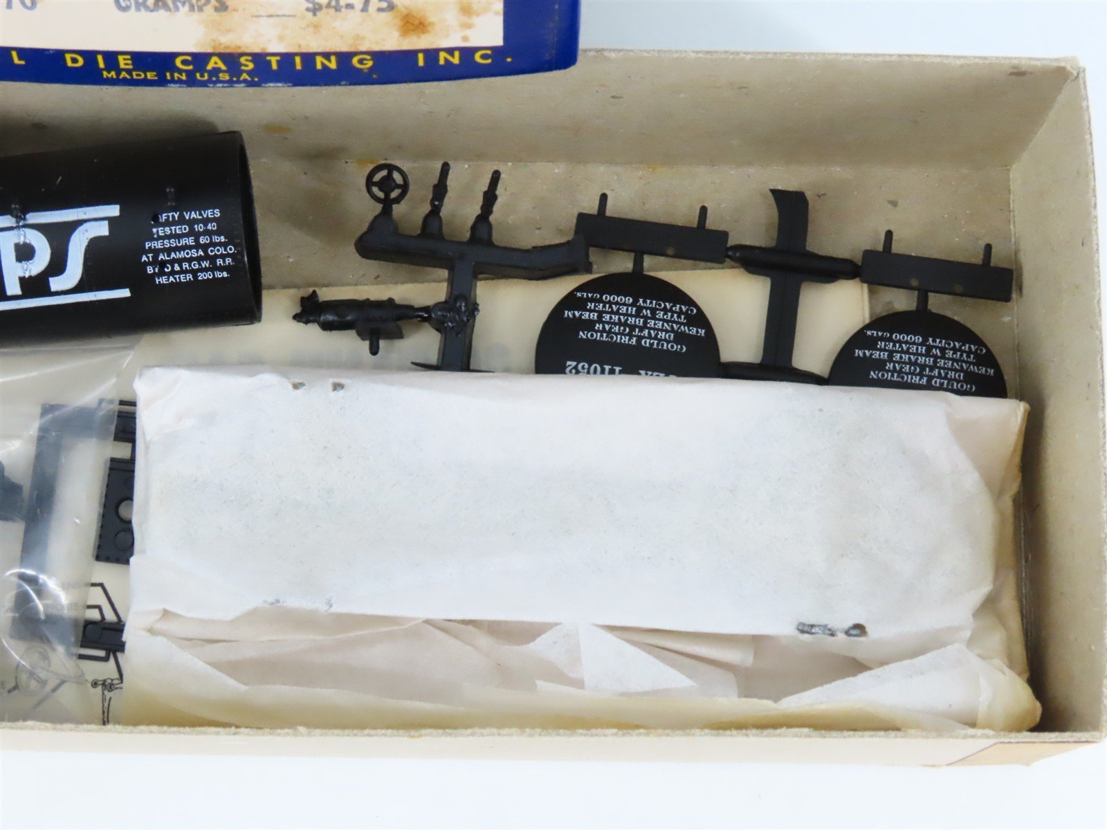 HO Scale Roundhouse Kit 3370 UTLX Gramps 26' Old Timer Tank Car #11052