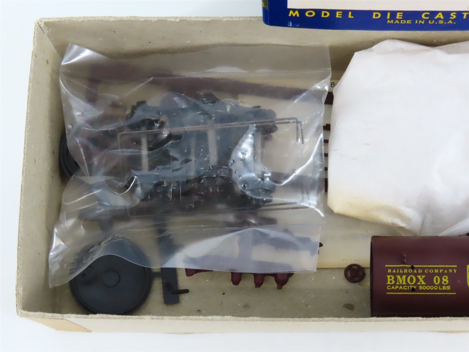HO Scale Roundhouse Kit 3371 BMOX Battle Mountain 26' Old Timer Tank Car #08