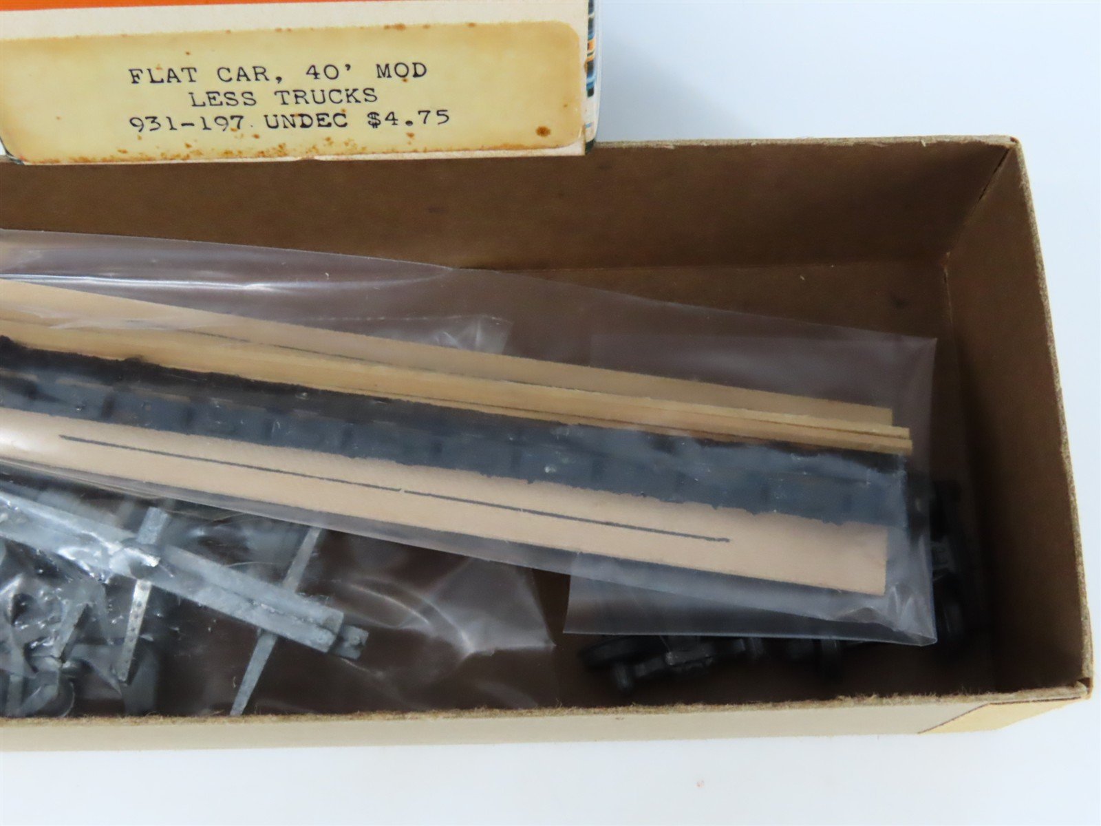 HO Scale Ulrich Kit 931-197 Undecorated 40' Flat Car