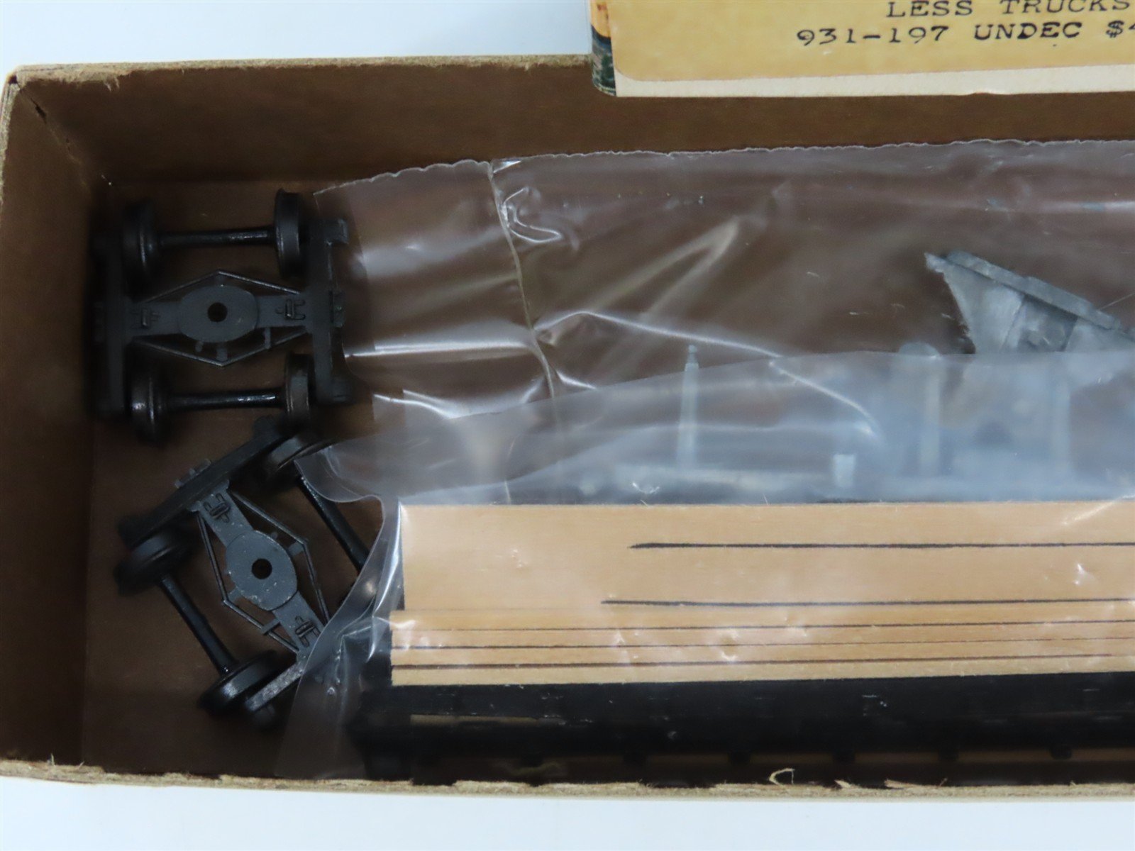 HO Scale Ulrich Kit 931-197 Undecorated 40' Flat Car