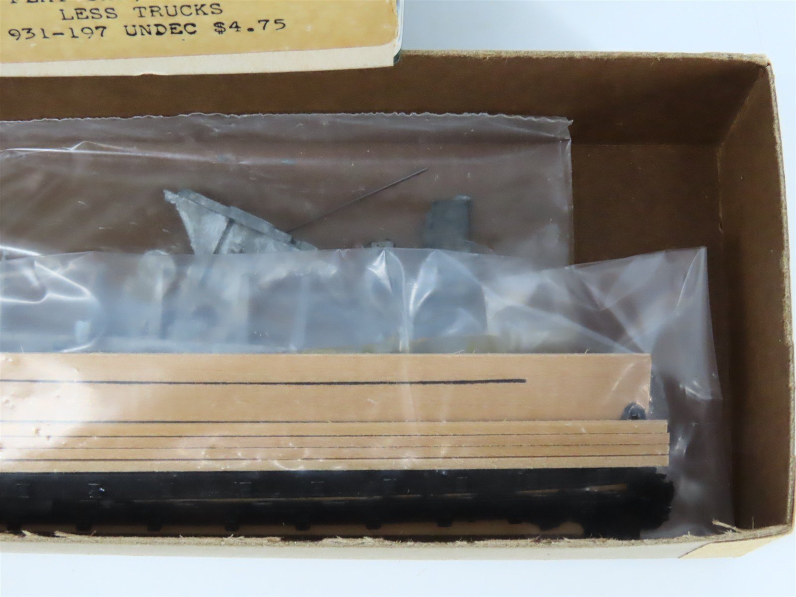 HO Scale Ulrich Kit 931-197 Undecorated 40' Flat Car