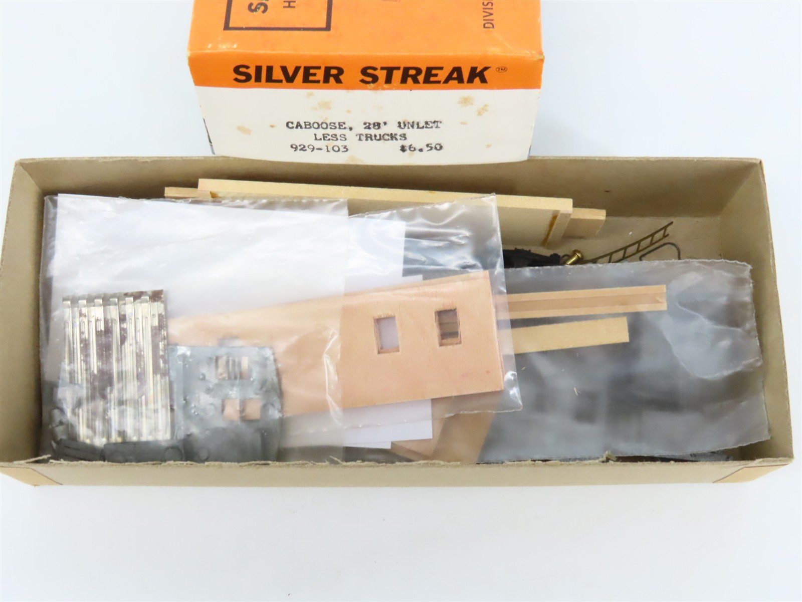 HO Scale Silver Streak Kit 929-103 Unlettered 28' Caboose