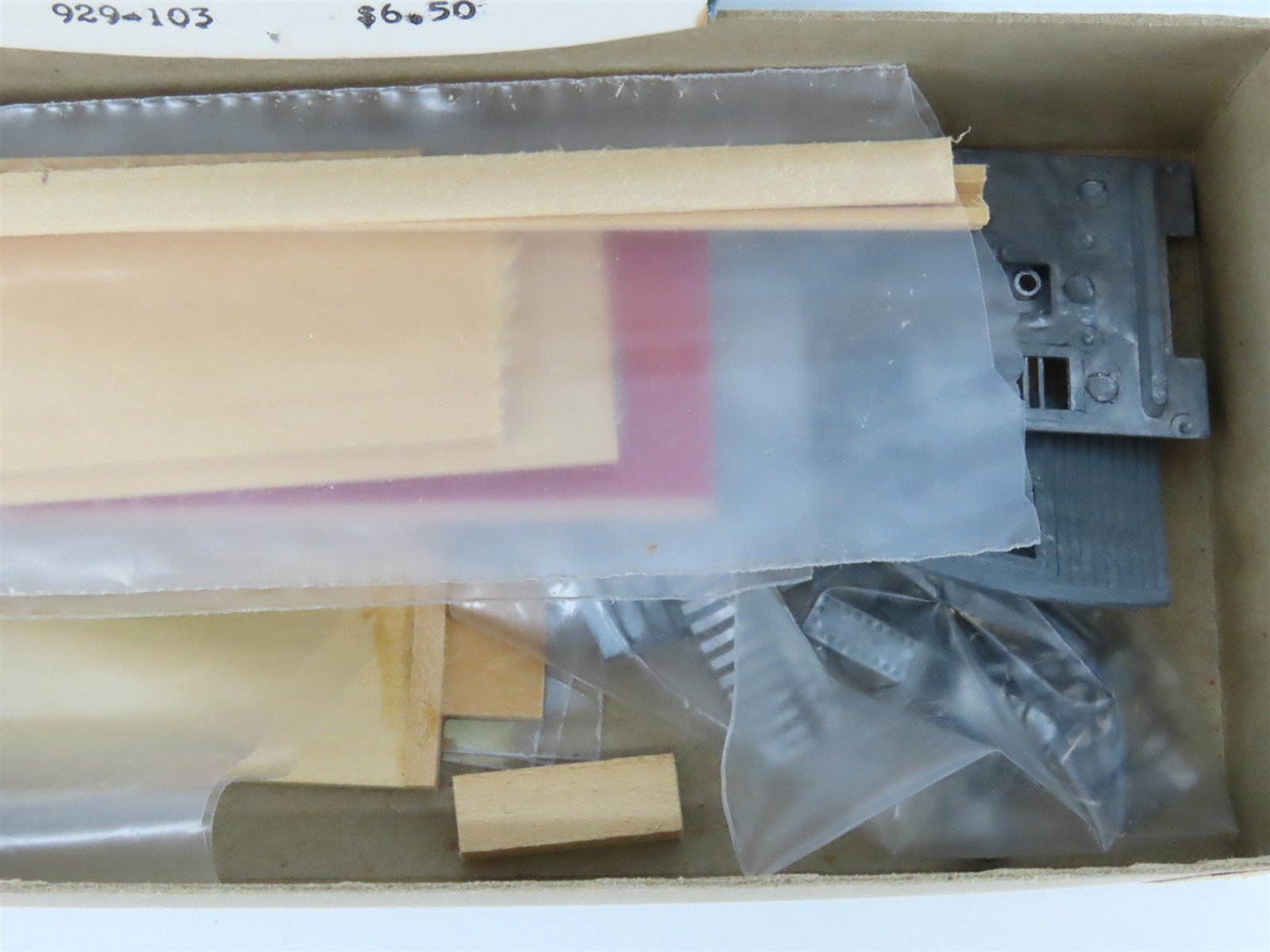 HO Scale Silver Streak Kit 929-103 Unlettered 28' Caboose