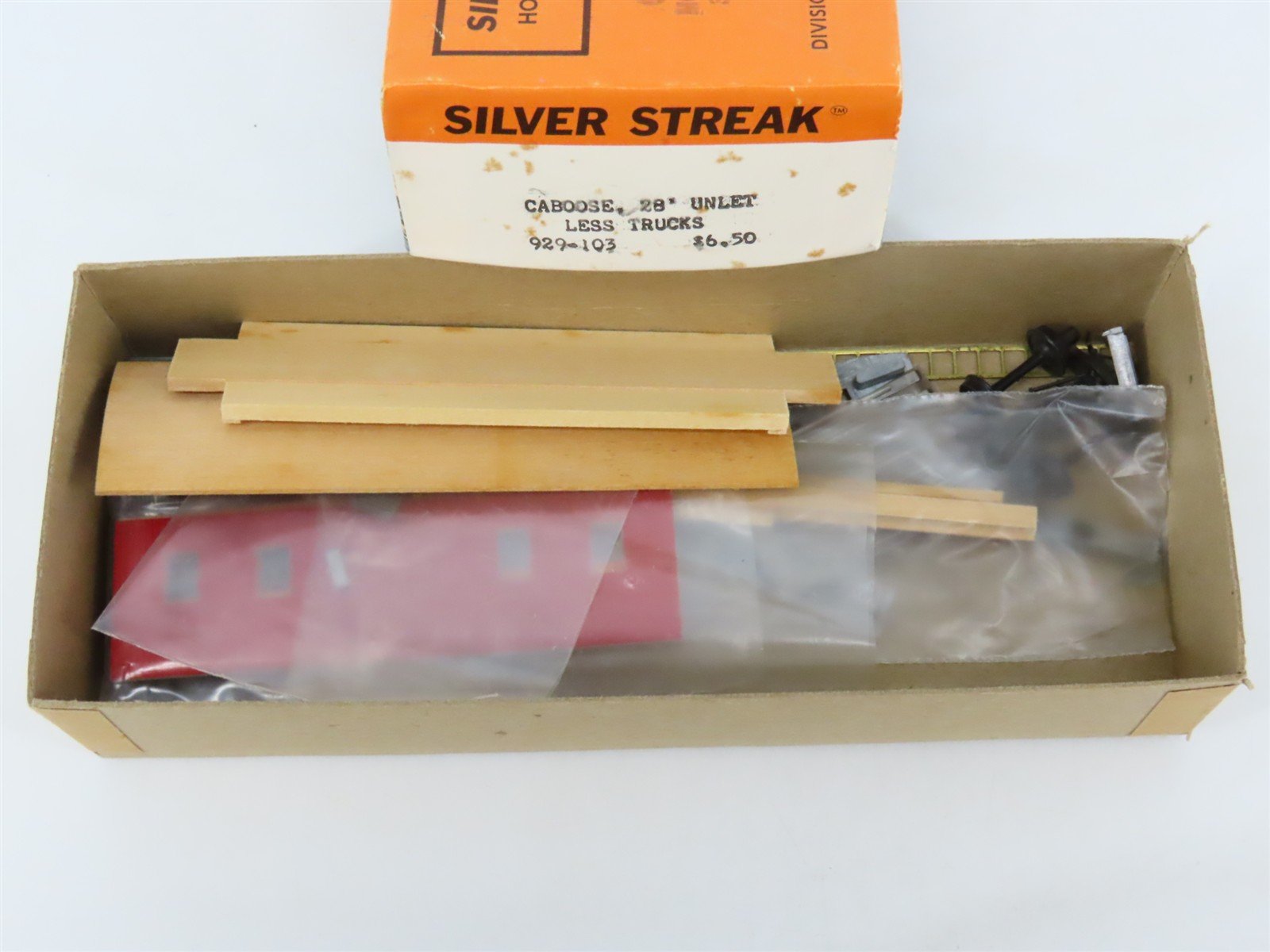 HO Scale Silver Streak Kit 929-103 Unlettered 28' Caboose