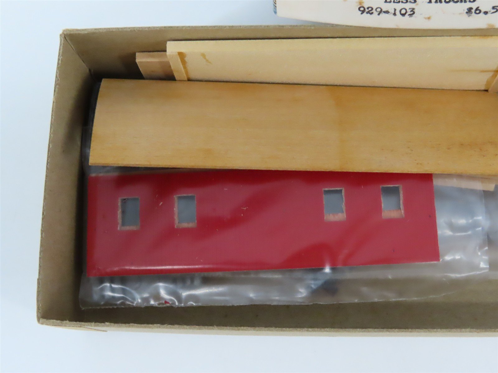 HO Scale Silver Streak Kit 929-103 Unlettered 28' Caboose