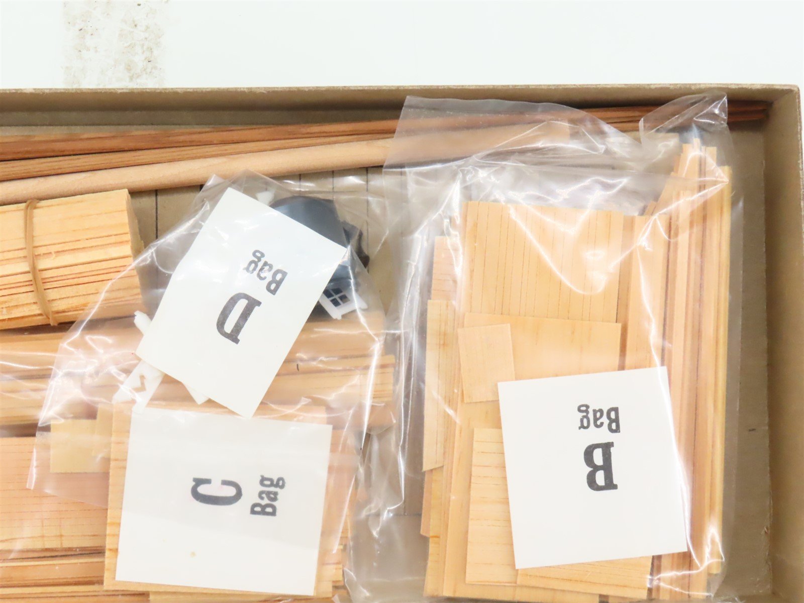 HO 1/87 Scale Campbell Scale Models Kit 417-2695 Saez Sash & Door 2