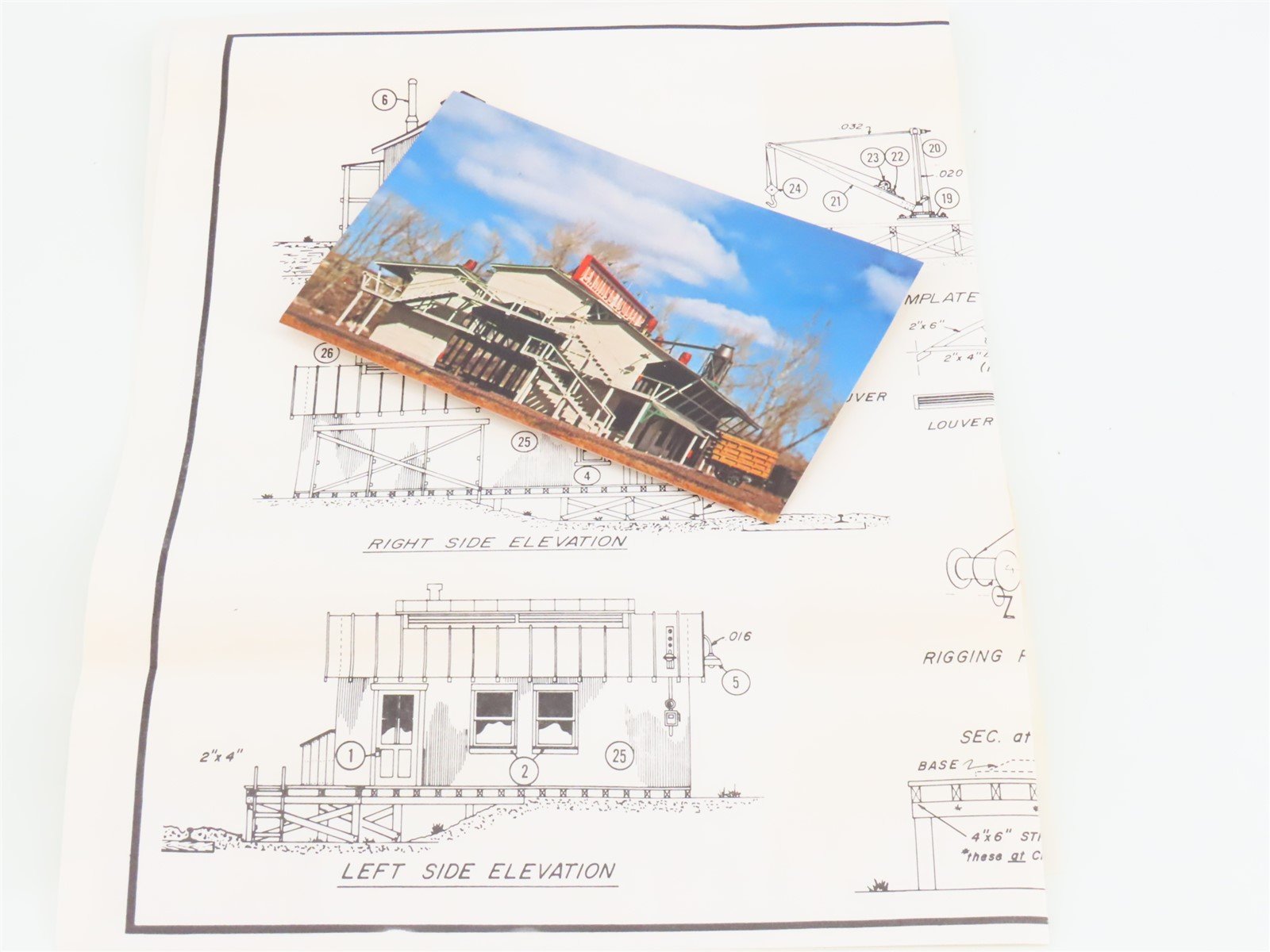 HO 1/87 Scale Structures Ltd. Kit 1106 Tool House & Pillar Crane
