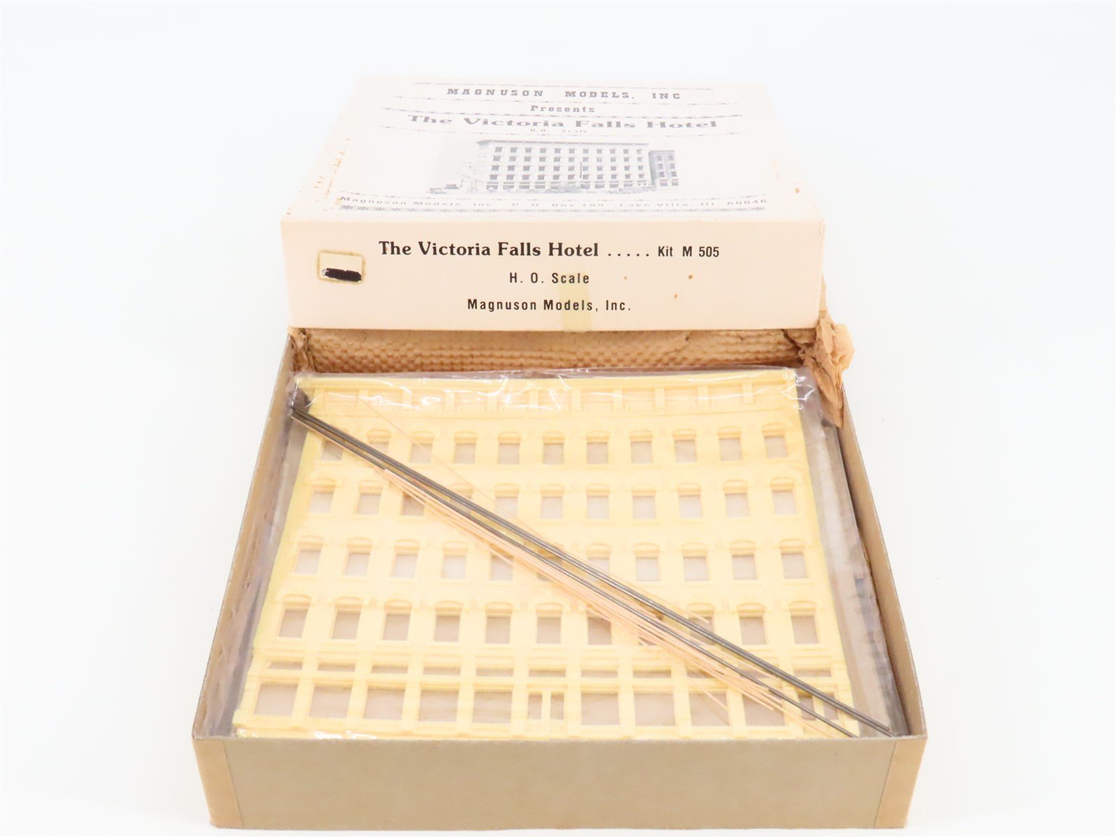 HO 1/87 Scale Magnuson Models Kit M-505 The Victoria Falls Hotel
