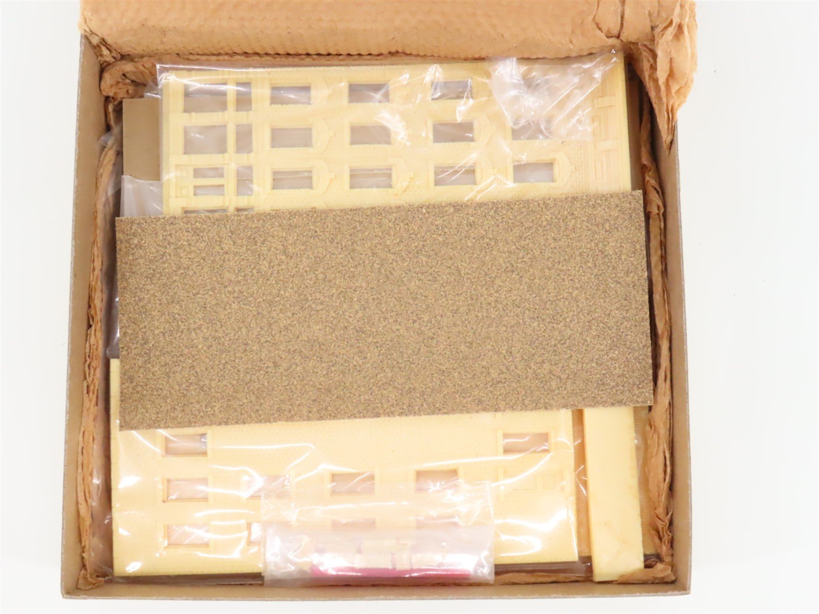 HO 1/87 Scale Magnuson Models Kit M-505 The Victoria Falls Hotel