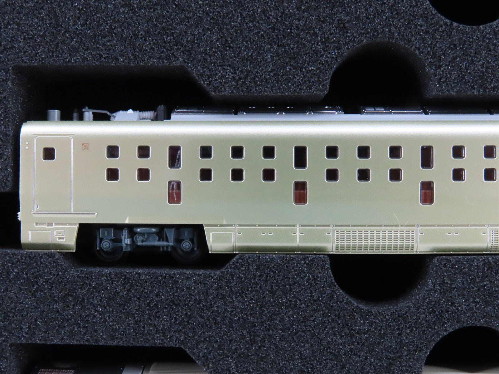 N Scale Kato 10-1889 Shiki-Shima E001 Type Electric Passenger Set