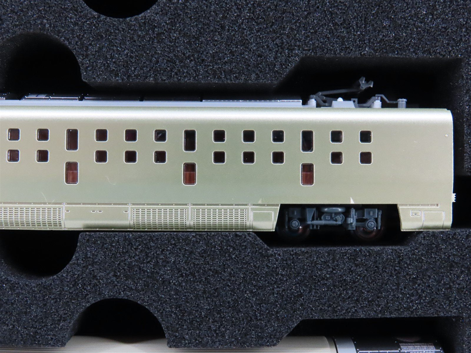 N Scale Kato 10-1889 Shiki-Shima E001 Type Electric Passenger Set