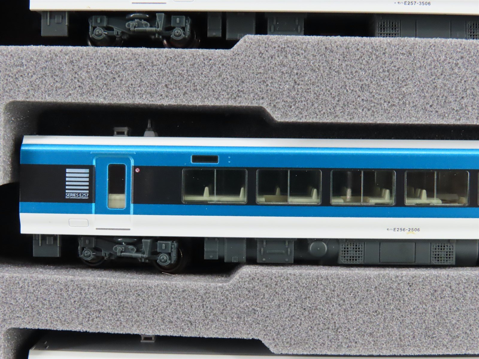 N Scale Kato 10-1614 E257 2500 Series 