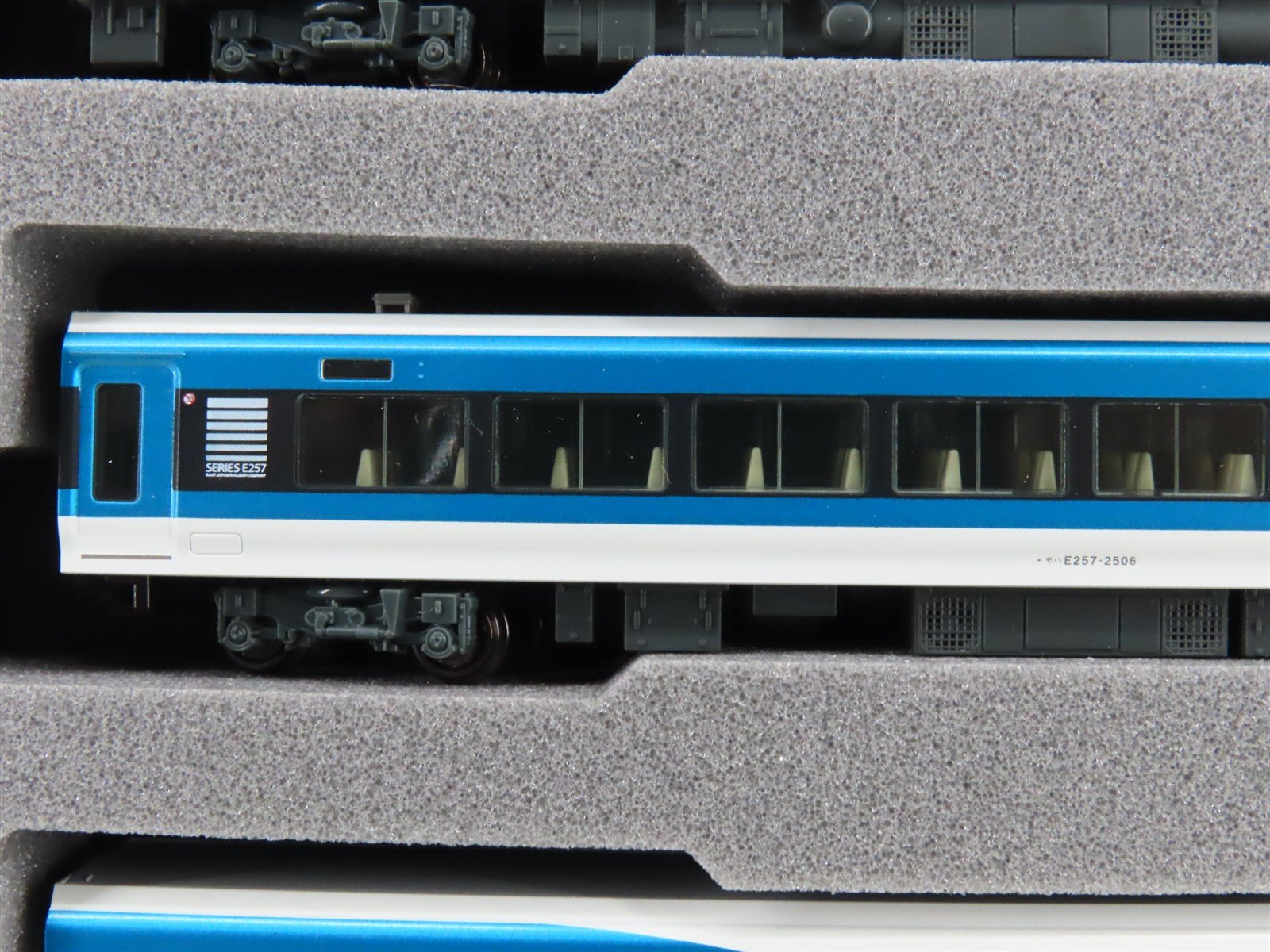 N Scale Kato 10-1614 E257 2500 Series 