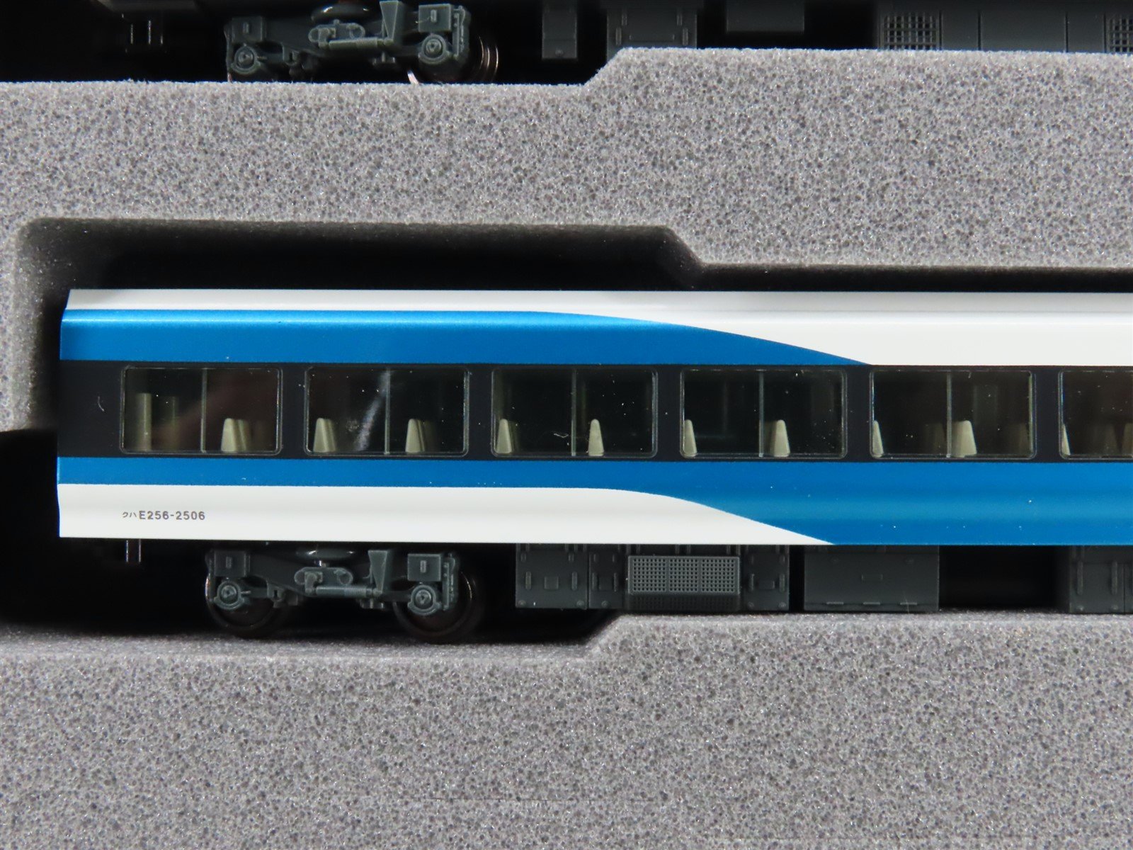 N Scale Kato 10-1614 E257 2500 Series 