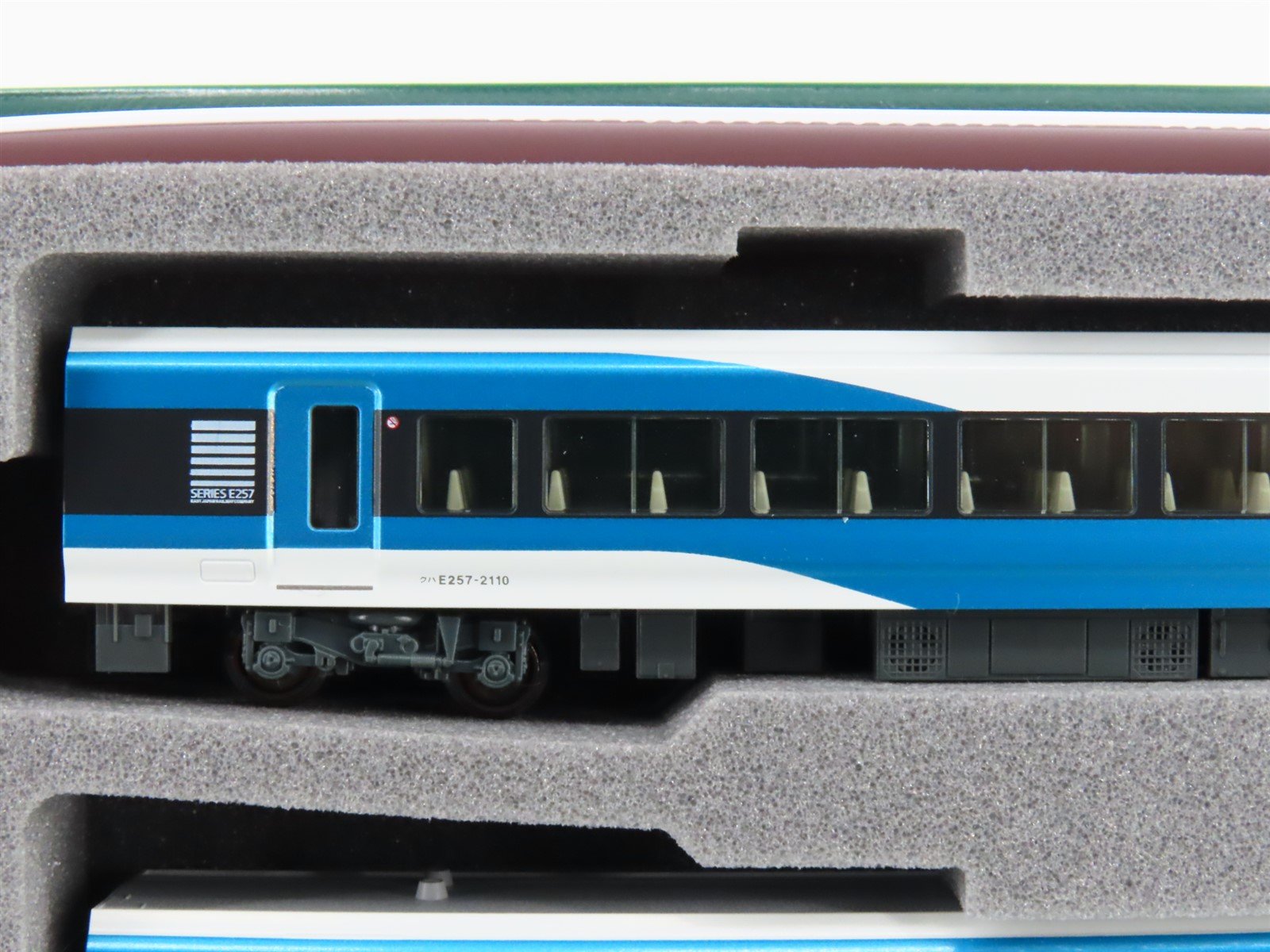 N Scale Kato 10-1613 E257 2500 Series 