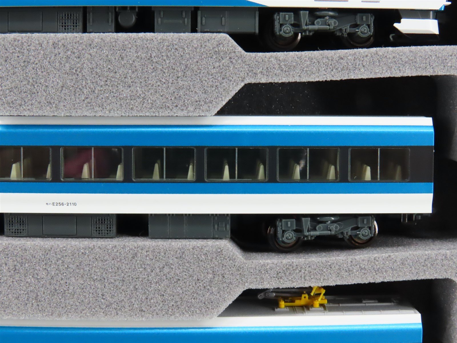 N Scale Kato 10-1613 E257 2500 Series 
