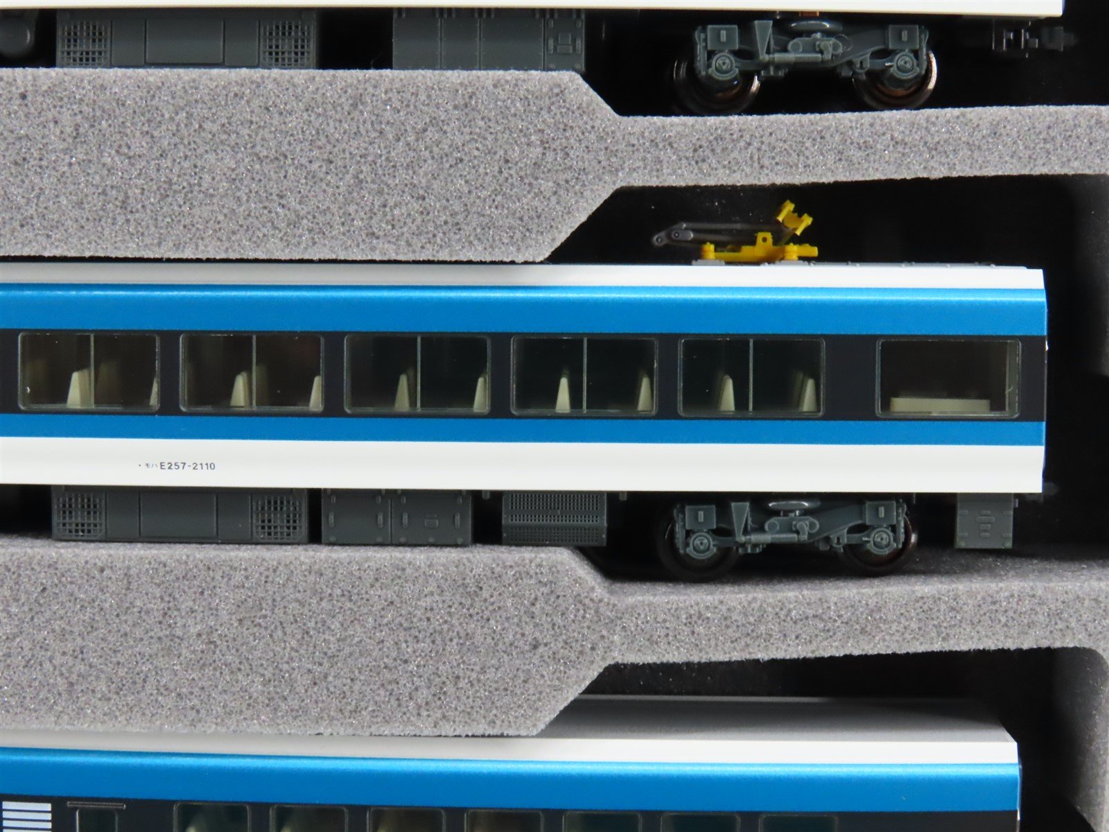 N Scale Kato 10-1613 E257 2500 Series 