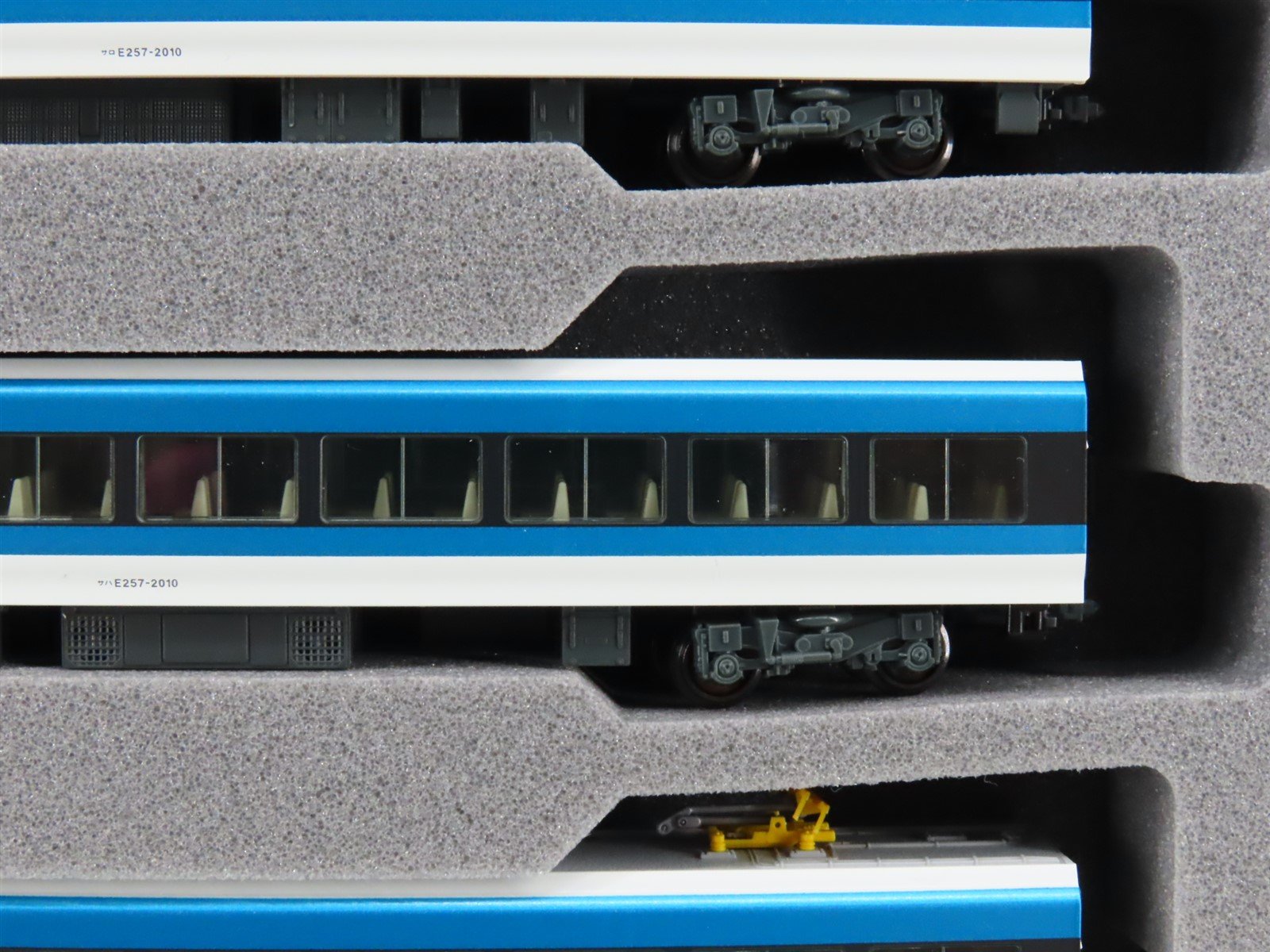 N Scale Kato 10-1613 E257 2500 Series 