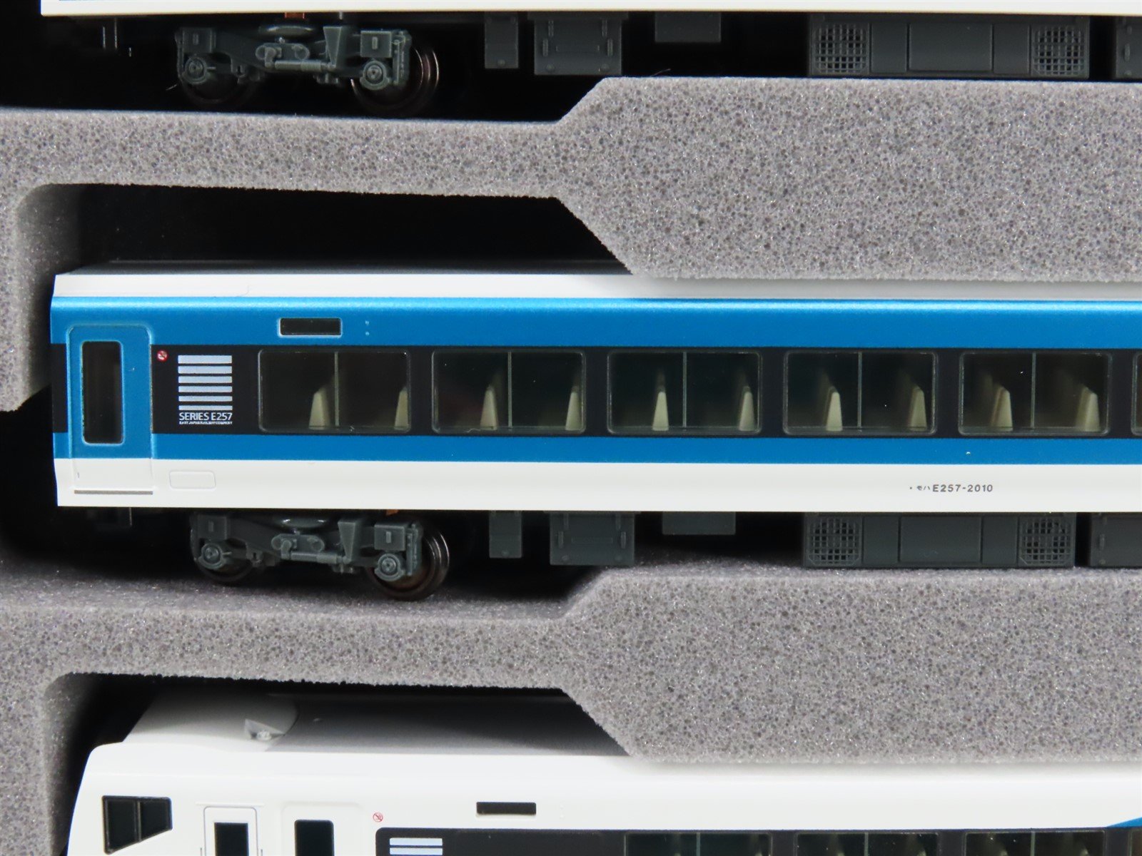 N Scale Kato 10-1613 E257 2500 Series 