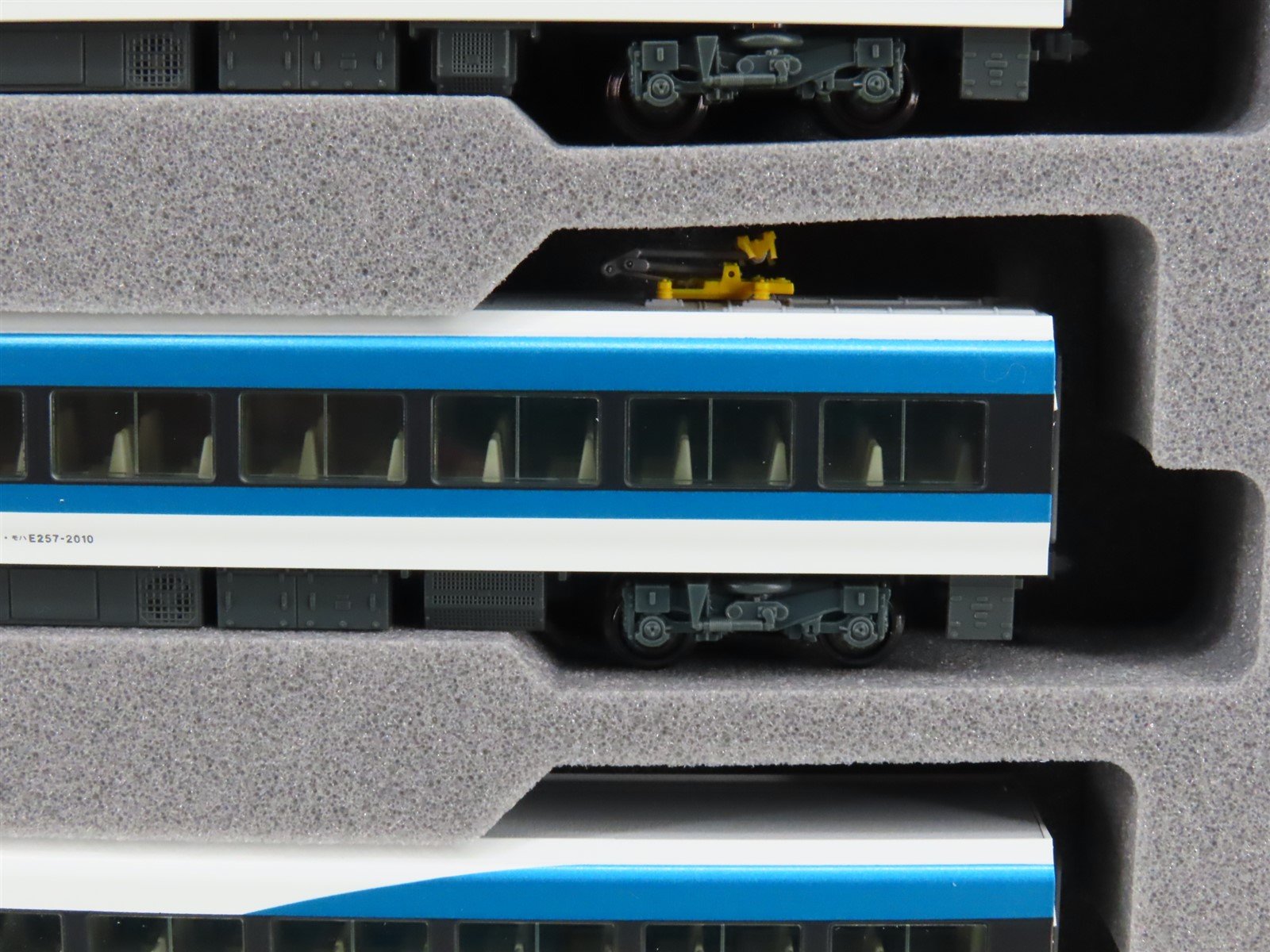 N Scale Kato 10-1613 E257 2500 Series 