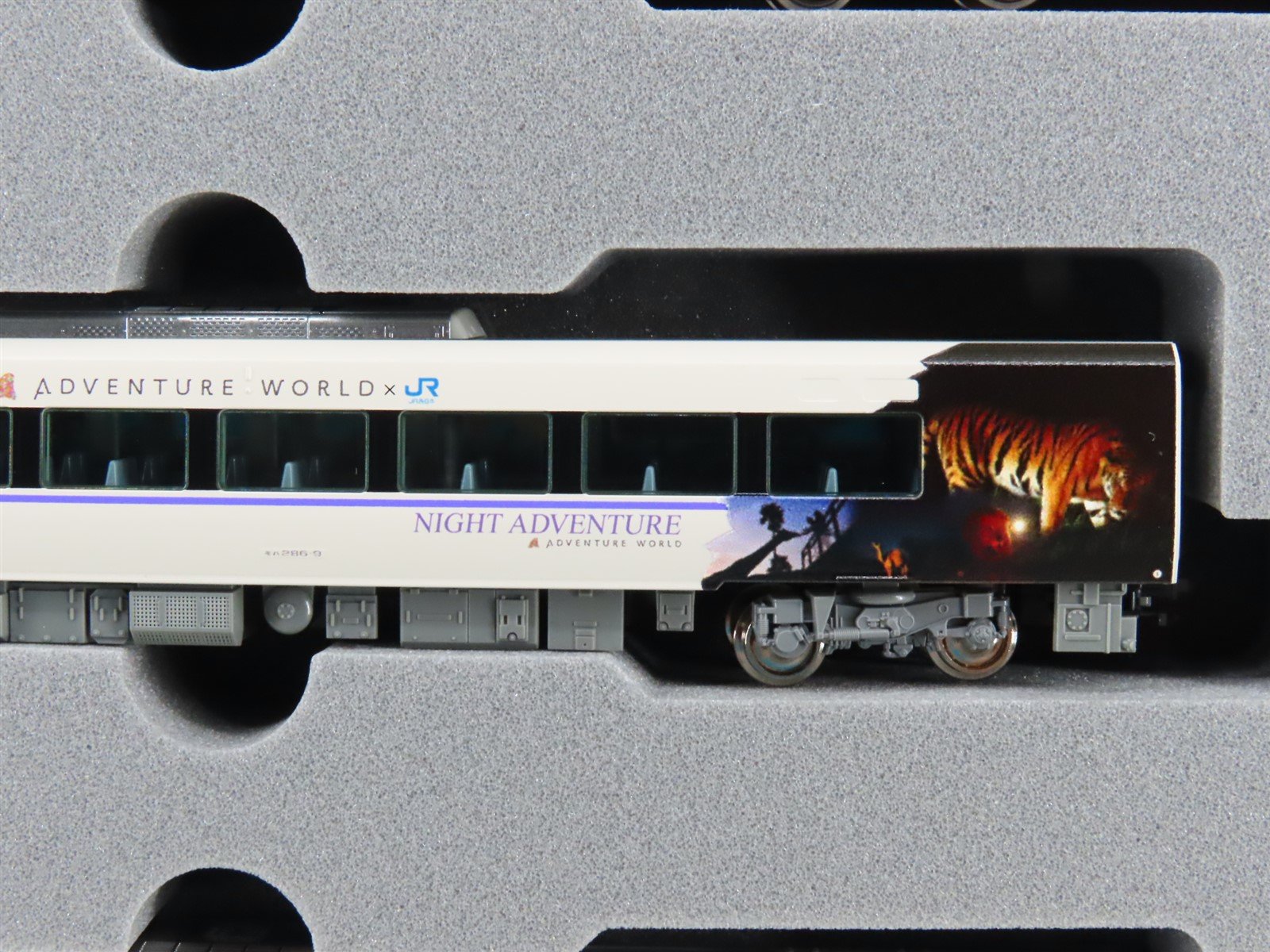 N Scale Kato 10-1847 287 Series Panda Kuroshio 