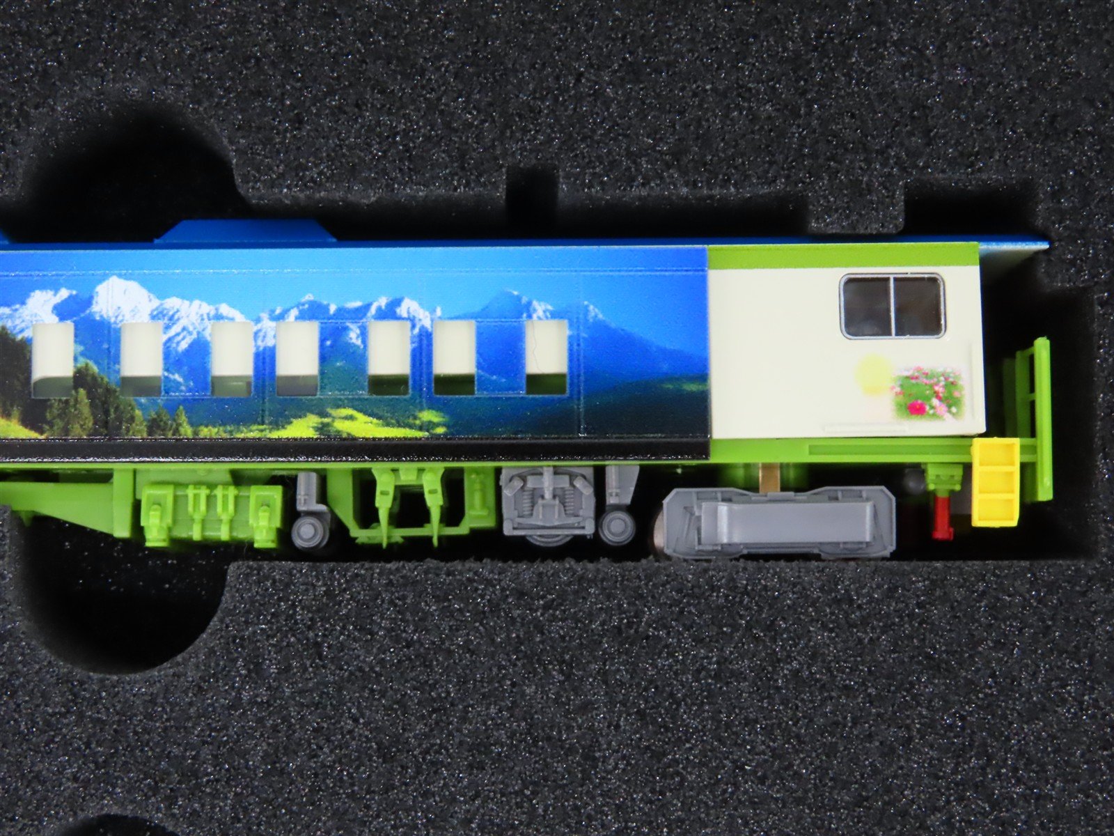 N Greenmax 4711 Union Construction Plasser & Theurer Tamper 2-Car Set - Powered