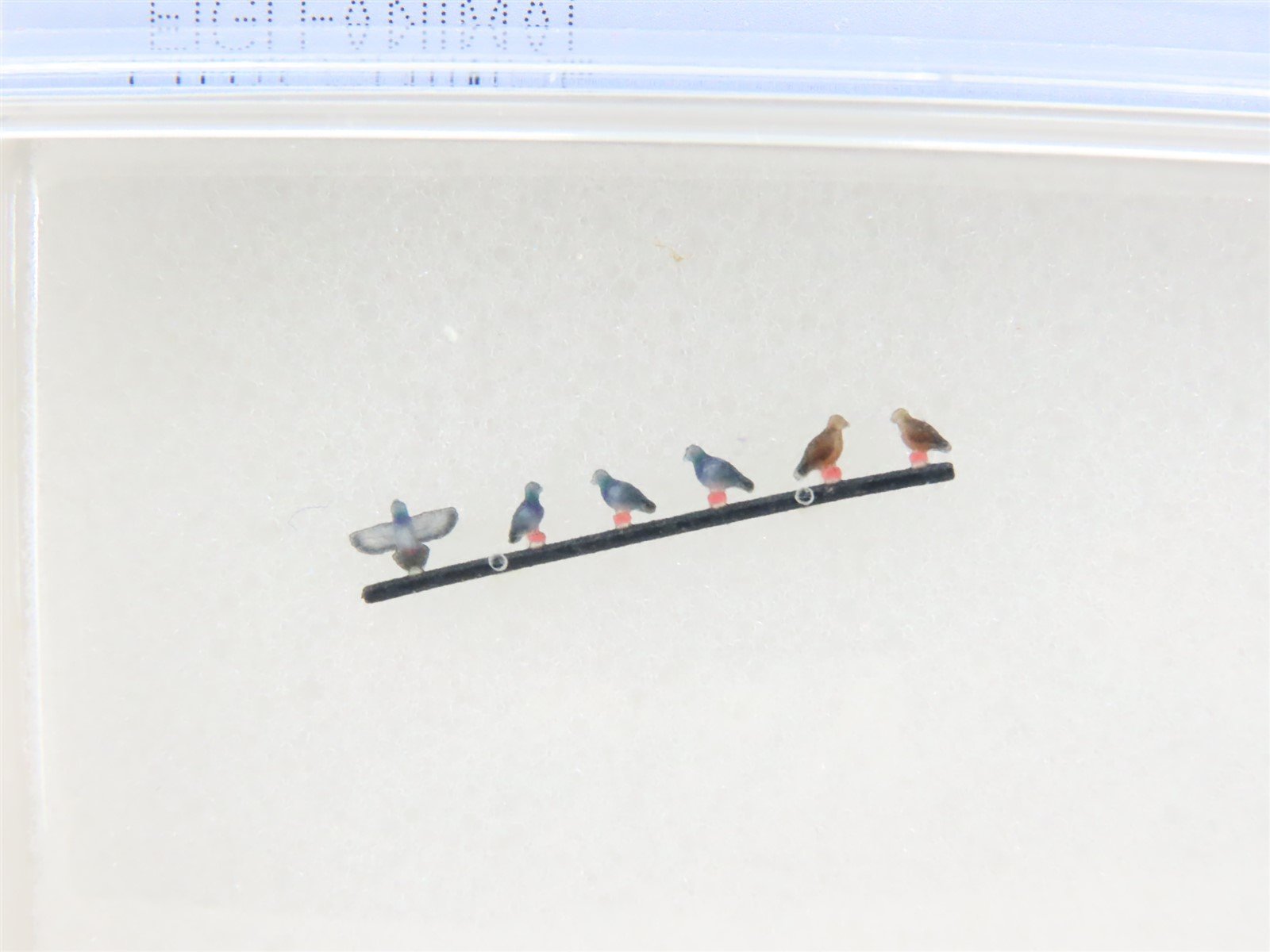 N 1/150 Scale KATO Figu-Animal 24-713 Park Bench & 6 Pigeon Figures