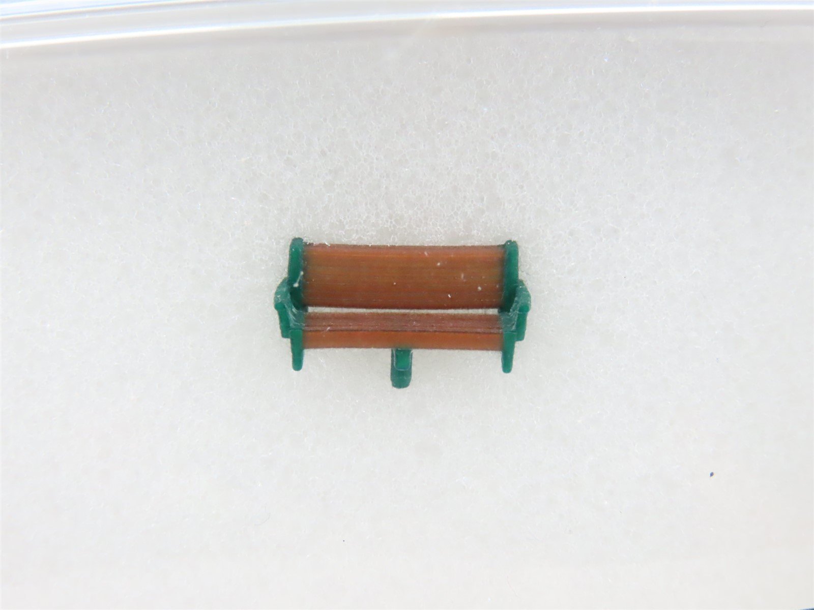 N 1/150 Scale KATO Figu-Animal 24-713 Park Bench & 6 Pigeon Figures