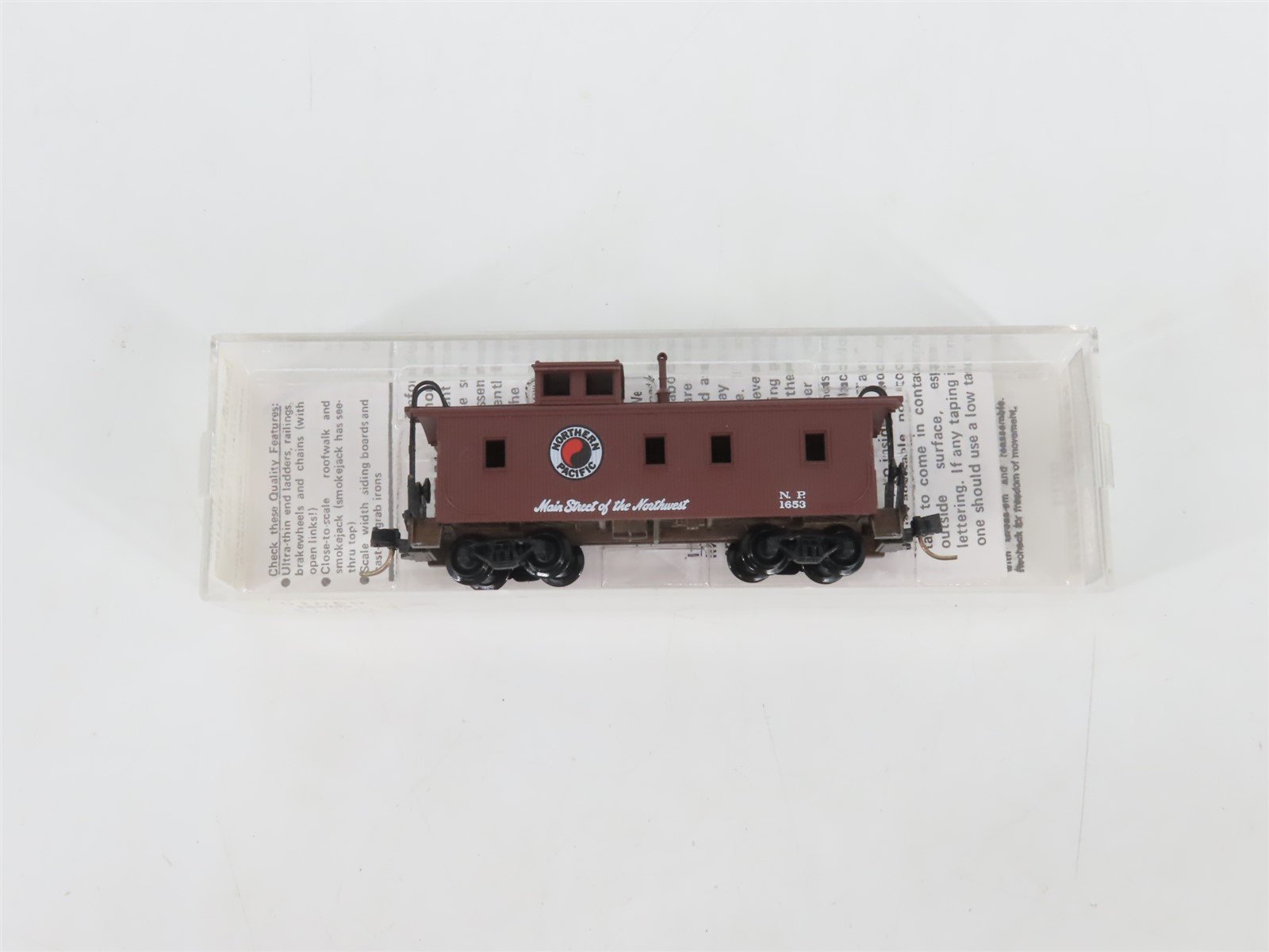 N Kadee Micro-Trains MTL 51050 NP Northern Pacific Main Street 34' Caboose #1653