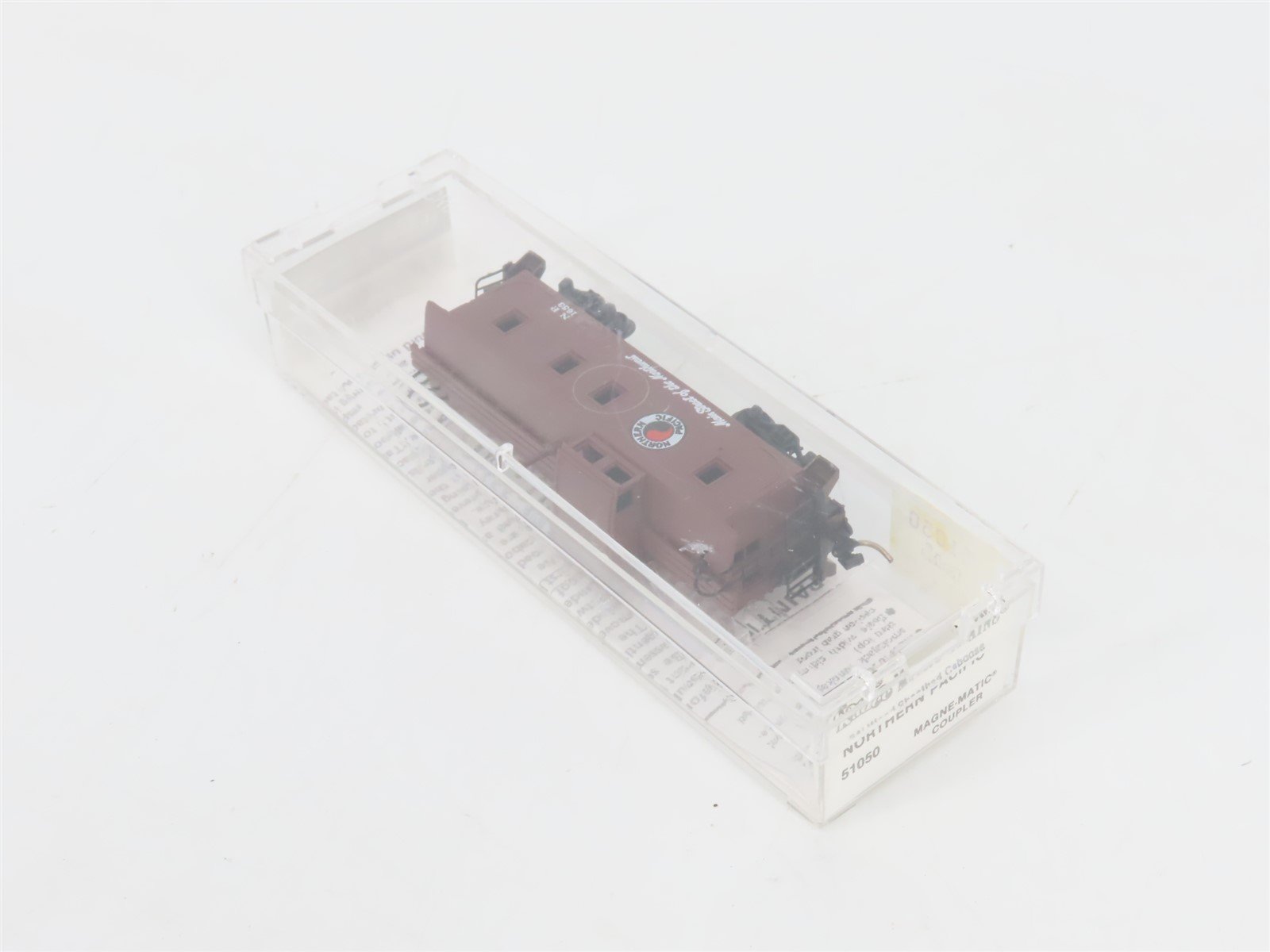 N Kadee Micro-Trains MTL 51050 NP Northern Pacific Main Street 34' Caboose #1653