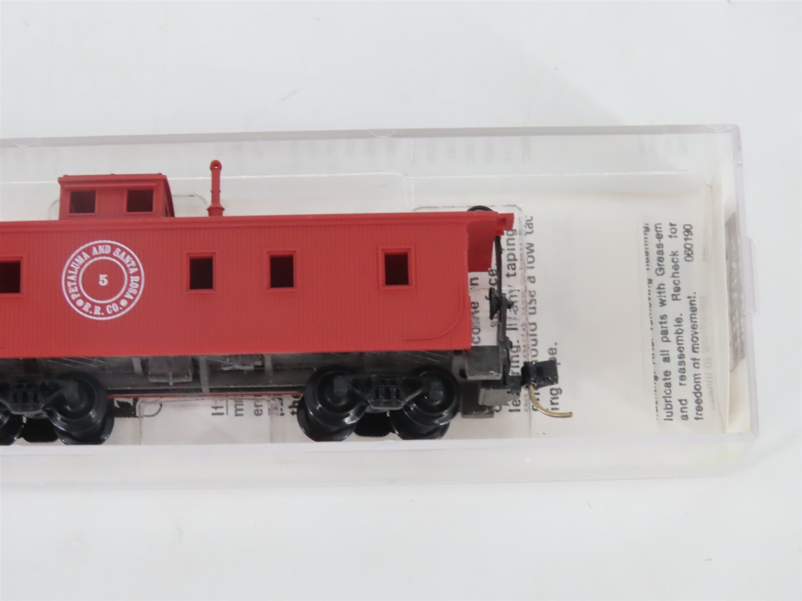 N Scale Micro-Trains MTL 50120 Petaluma & Santa-Rosa 34' Caboose #5