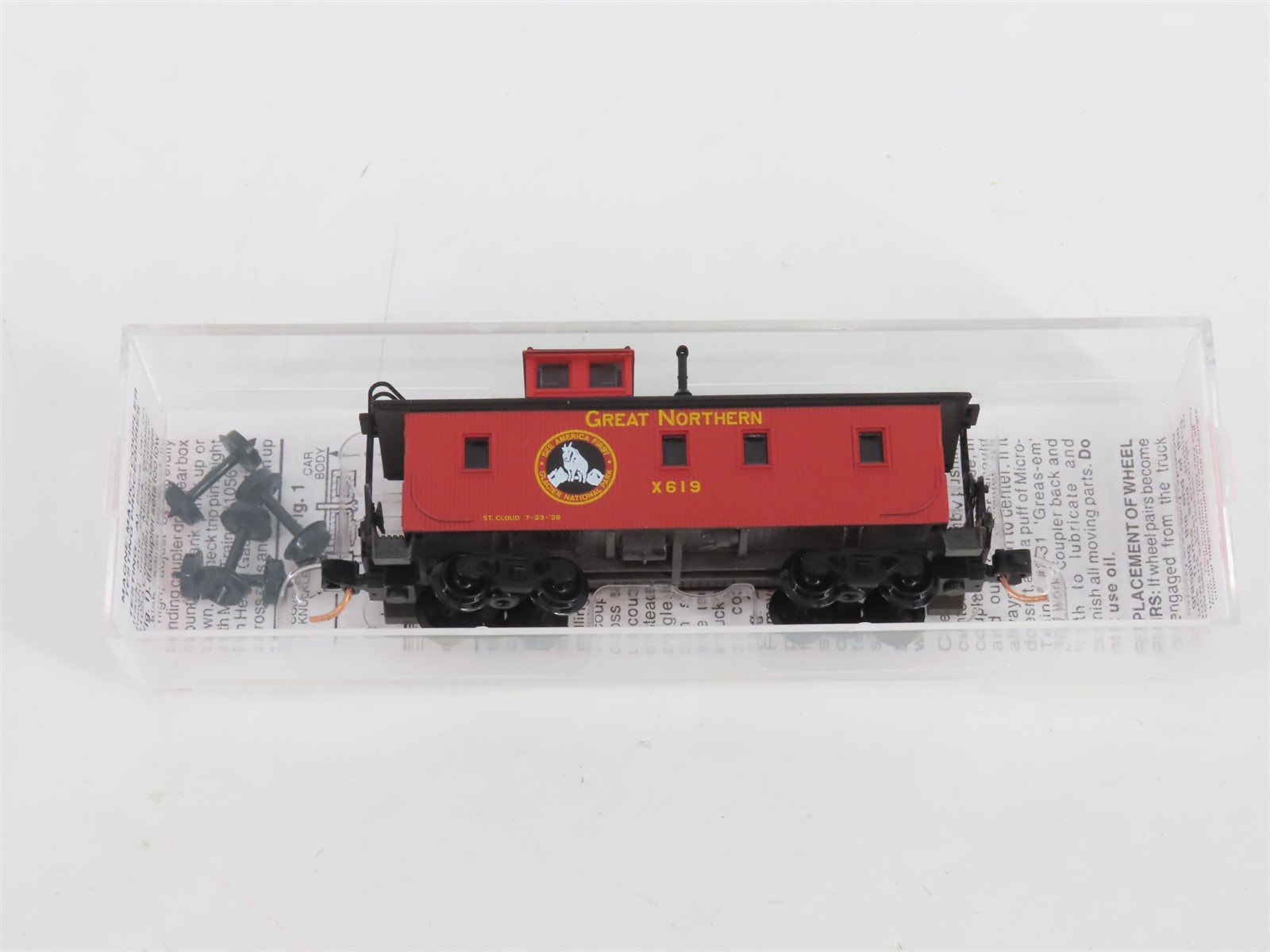 N Micro-Trains MTL 51110 GN Great Northern Glacier National Park Caboose #X619