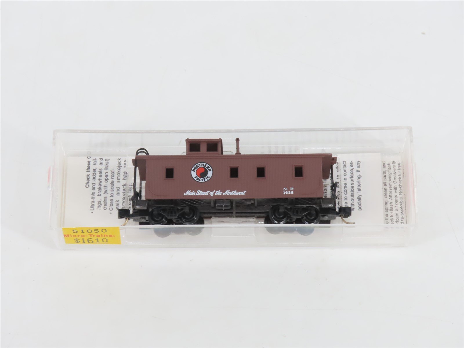 N Scale Micro-Trains MTL 51050 NP Northern Pacific Main Street 34' Caboose #1638