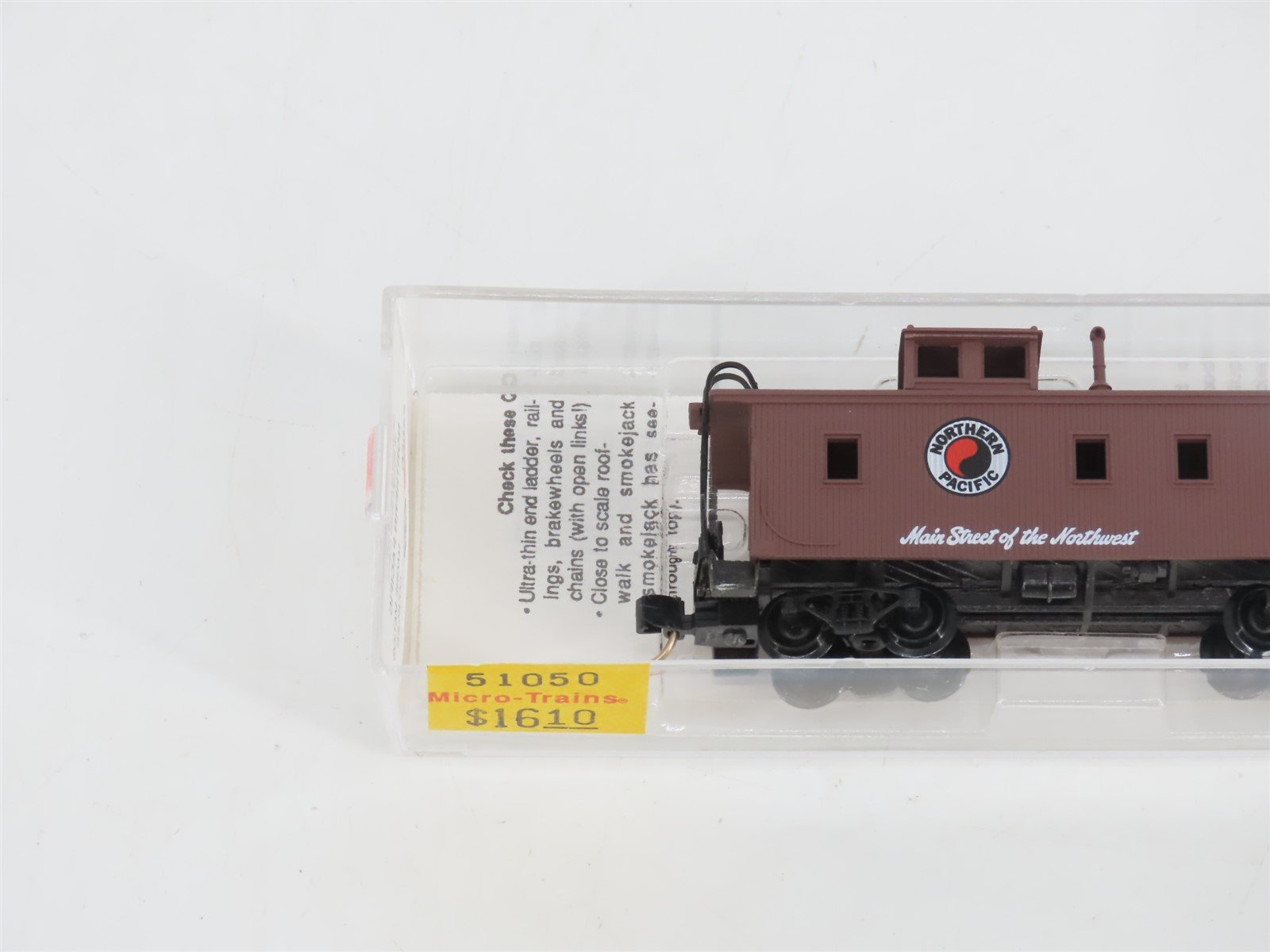 N Scale Micro-Trains MTL 51050 NP Northern Pacific Main Street 34' Caboose #1638