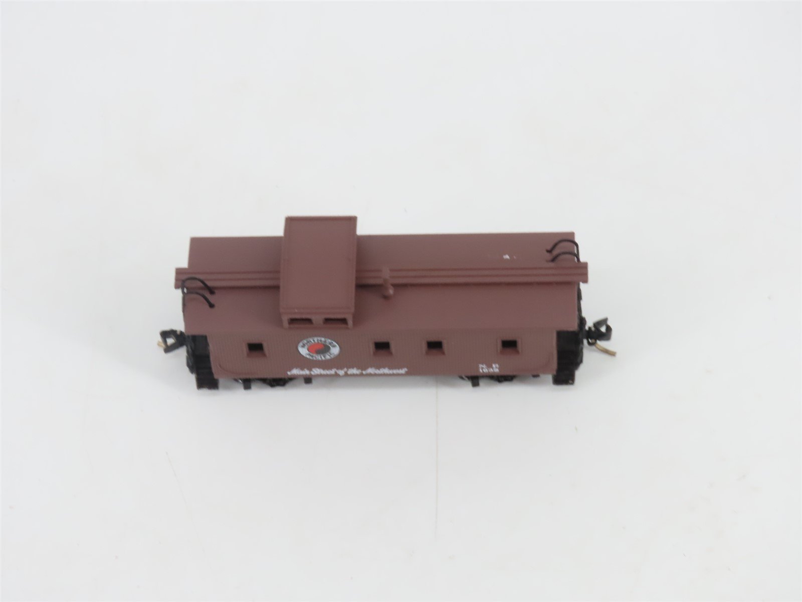 N Scale Micro-Trains MTL 51050 NP Northern Pacific Main Street 34' Caboose #1638