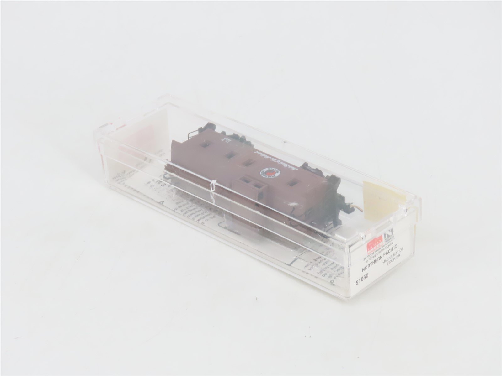 N Scale Micro-Trains MTL 51050 NP Northern Pacific Main Street 34' Caboose #1638