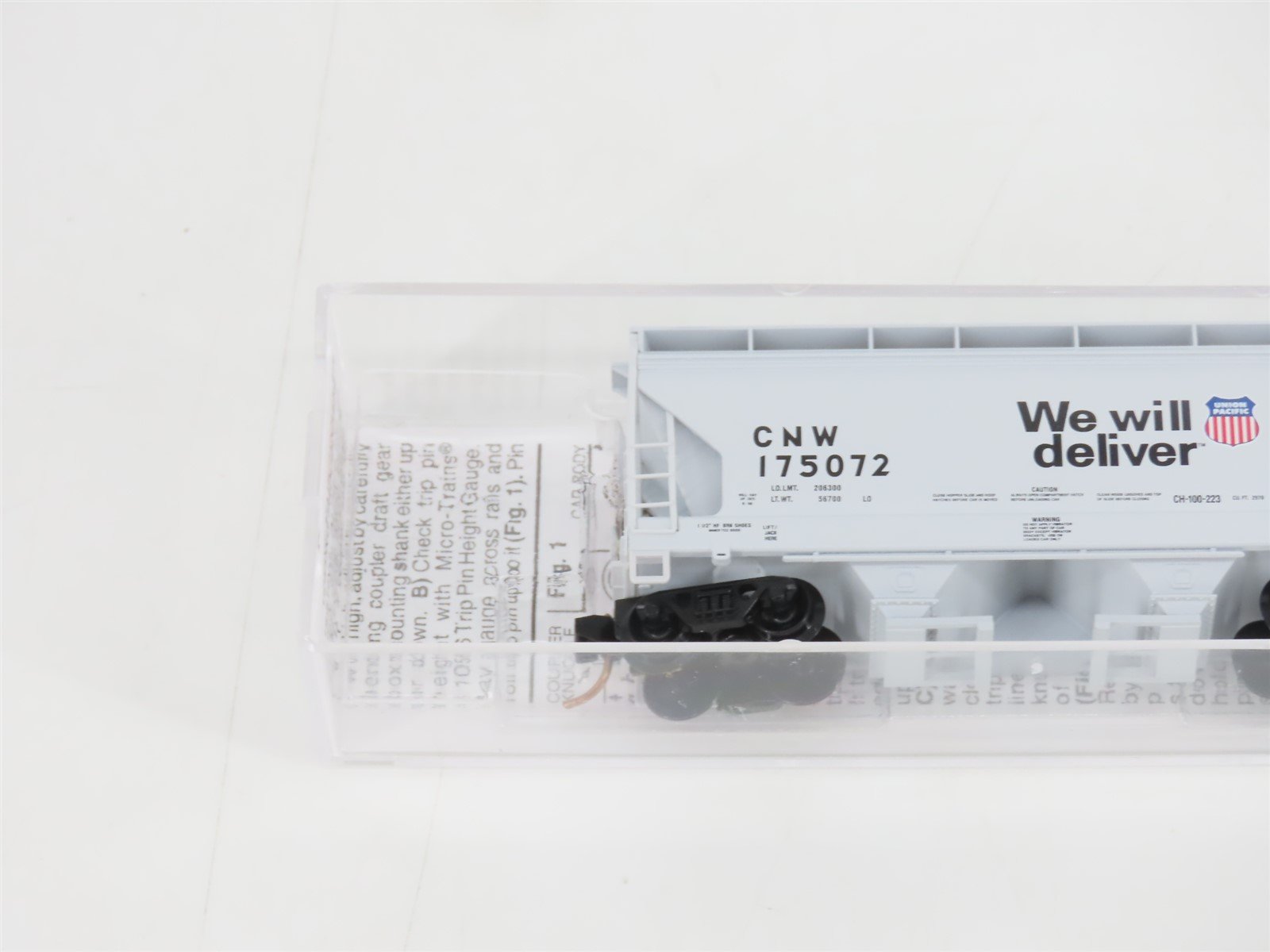 N Scale Micro-Trains MTL 92130 UP/CNW 2-Bay Covered Centerflow Hopper #175072