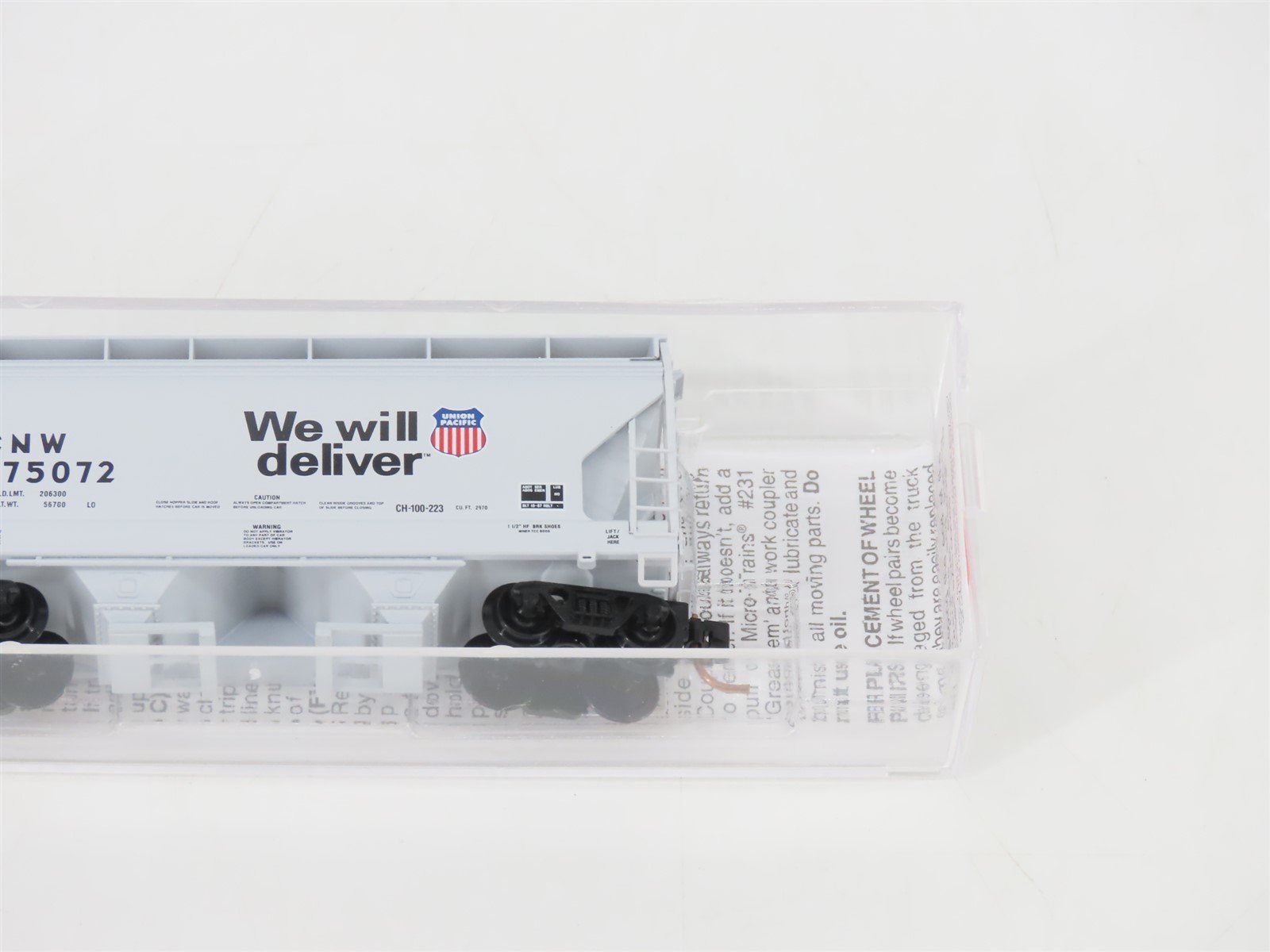 N Scale Micro-Trains MTL 92130 UP/CNW 2-Bay Covered Centerflow Hopper #175072
