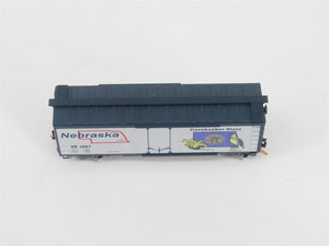 N Scale Micro-Trains MTL 02100390 NE Nebraska State 40' Plug Door Box Car #1867