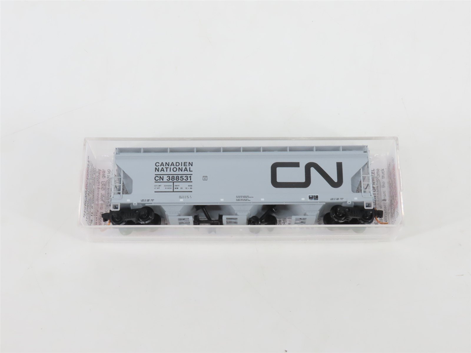 N Micro-Trains MTL 09400230 CN Canadian National 3-Bay Centerflow Hopper #388531