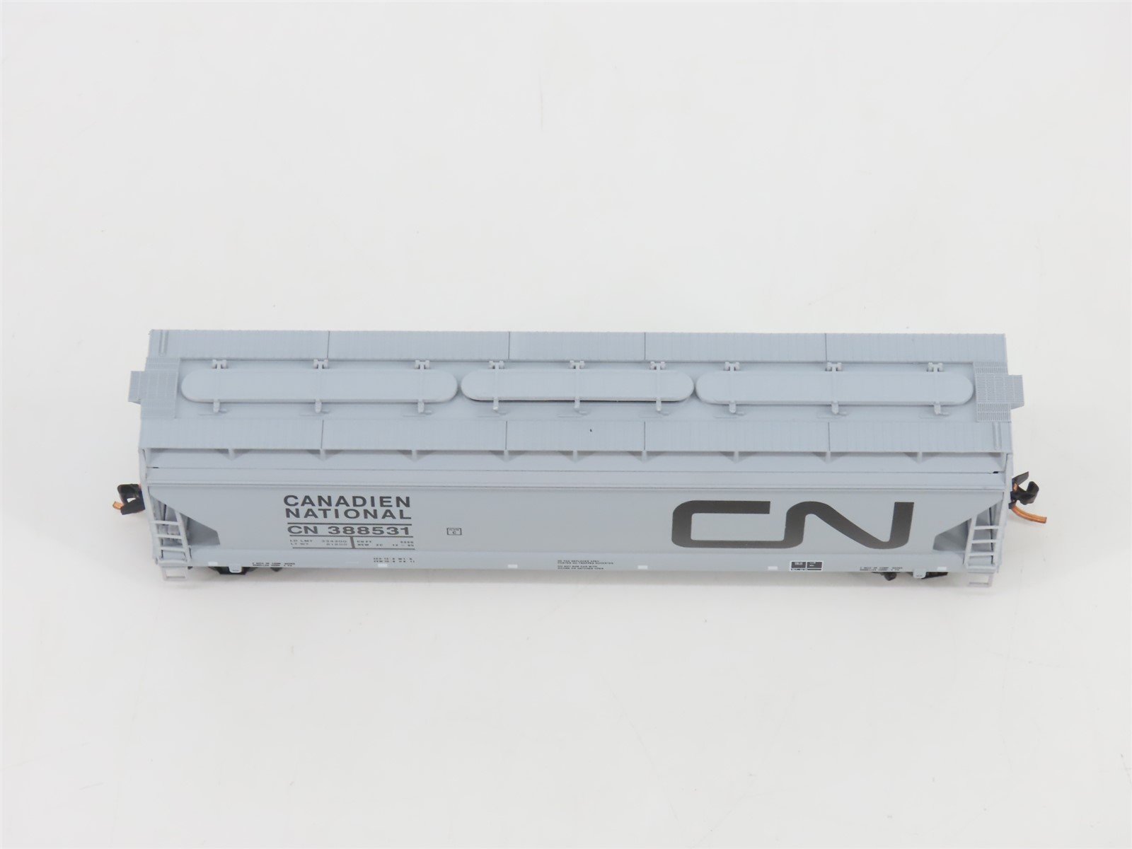 N Micro-Trains MTL 09400230 CN Canadian National 3-Bay Centerflow Hopper #388531