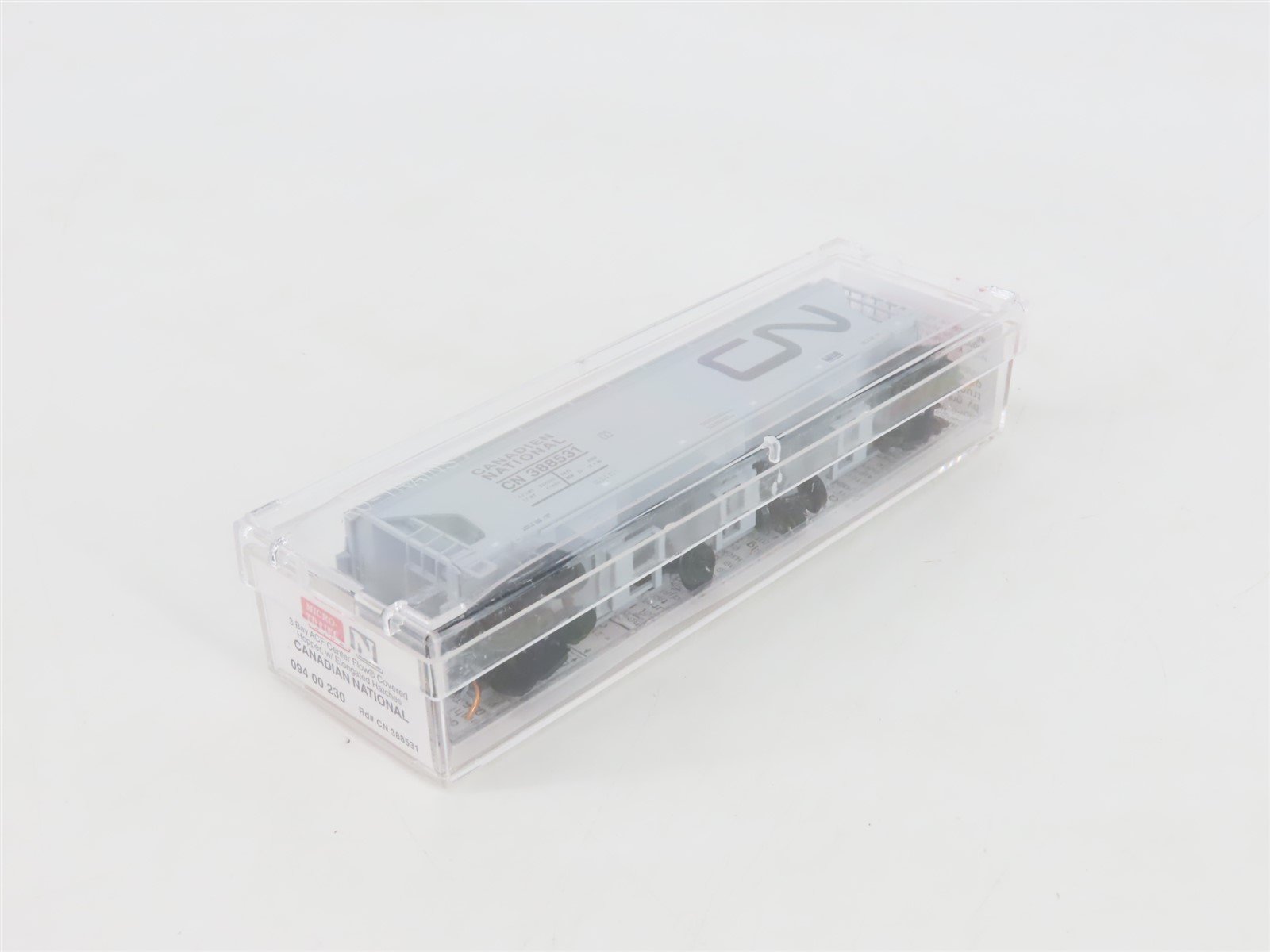 N Micro-Trains MTL 09400230 CN Canadian National 3-Bay Centerflow Hopper #388531