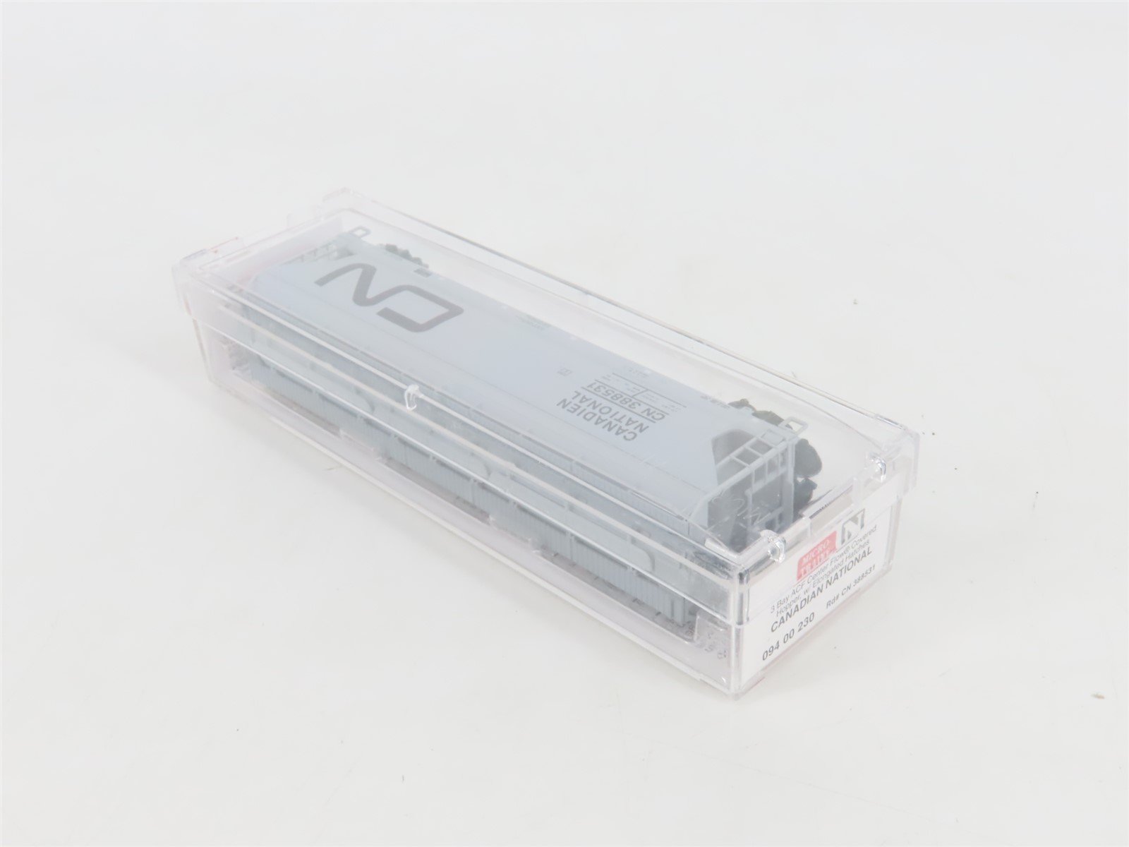 N Micro-Trains MTL 09400230 CN Canadian National 3-Bay Centerflow Hopper #388531