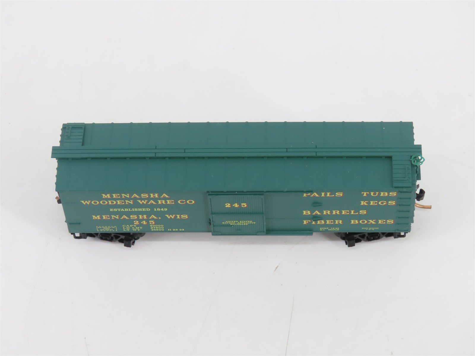 N Scale Micro-Trains MTL 39200 Menasha Wooden Ware Co. 40' Box Car #245