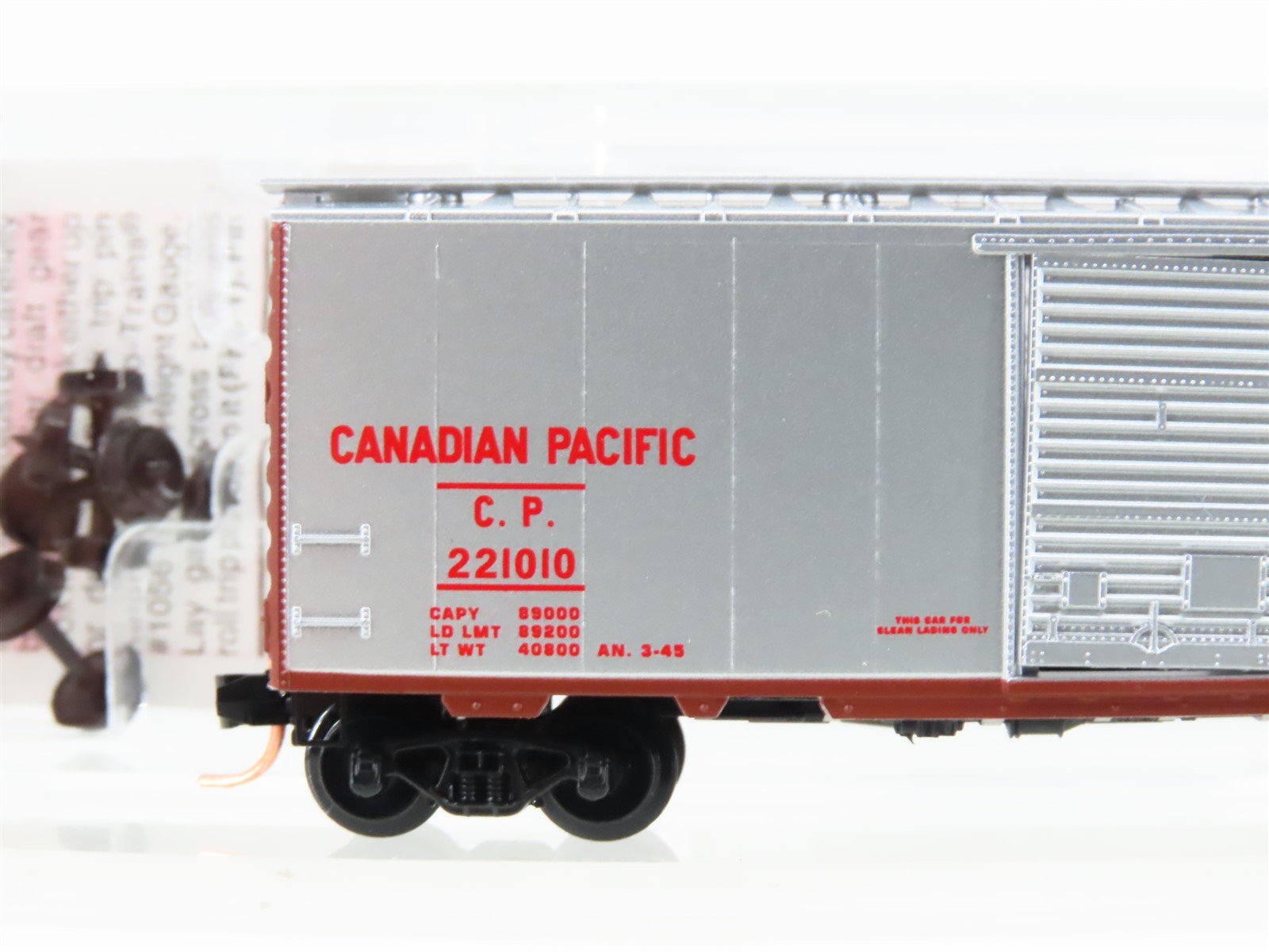 N Scale Micro-Trains 20890 CP Canadian Pacific 40' Standard Boxcar #221010