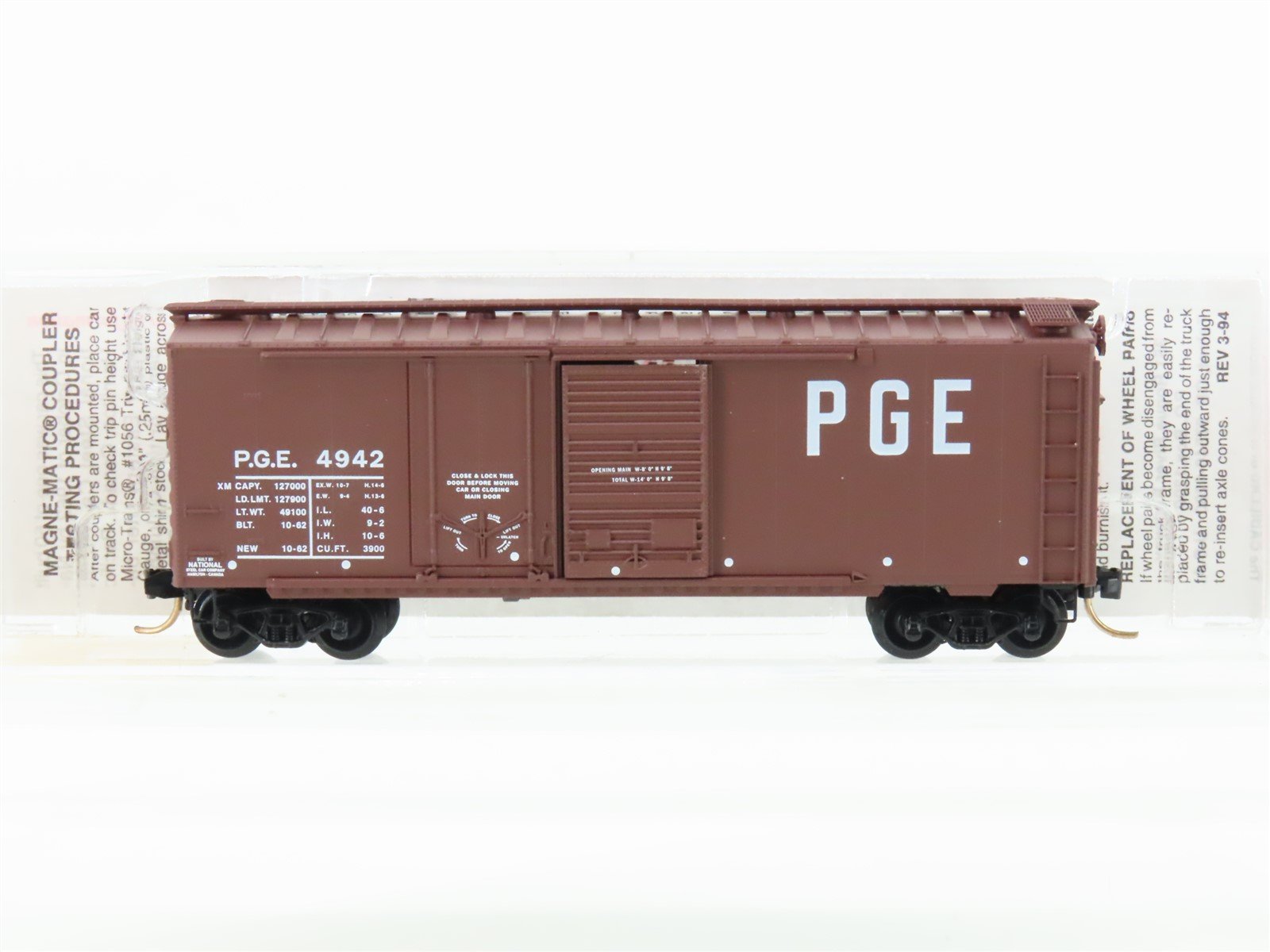 N Scale Micro-Trains 22070 PGE Pacific Great Eastern 40' Standard Boxcar #4942