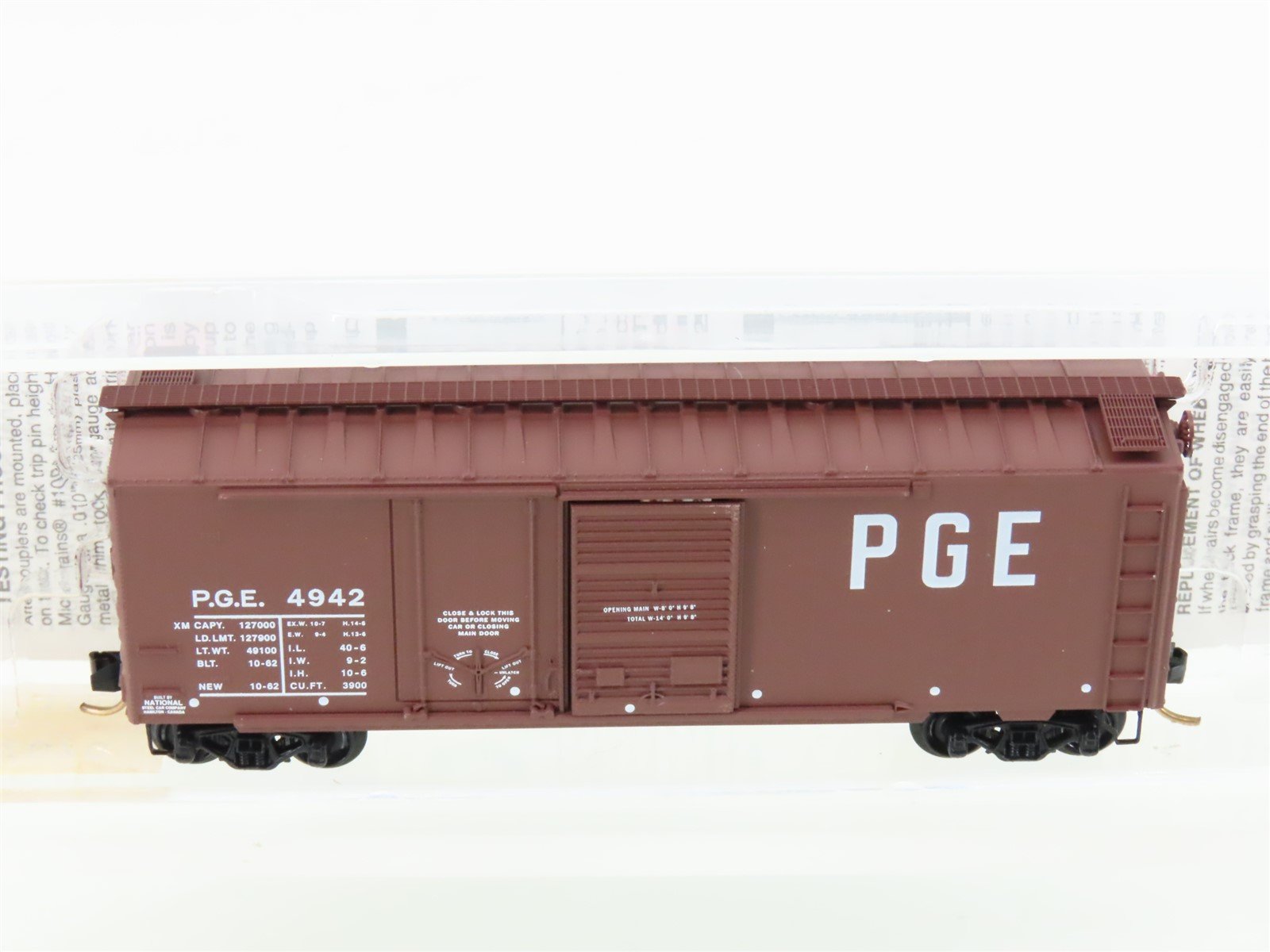 N Scale Micro-Trains 22070 PGE Pacific Great Eastern 40' Standard Boxcar #4942