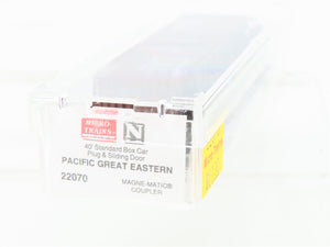 N Scale Micro-Trains 22070 PGE Pacific Great Eastern 40' Standard Boxcar #4942