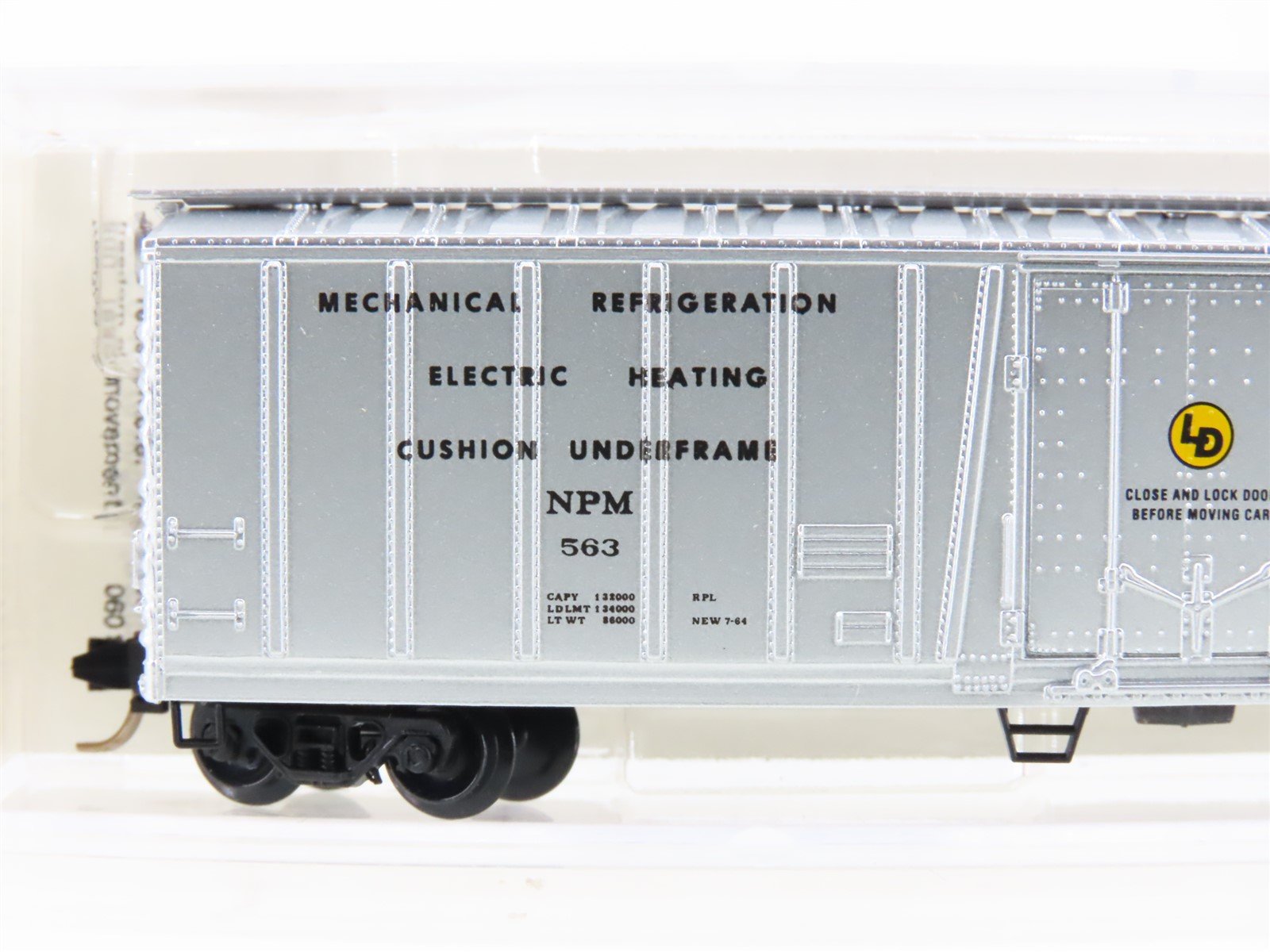 N Scale Micro-Trains MTL 70050 NP Northern Pacific 51' Mech Reefer #563