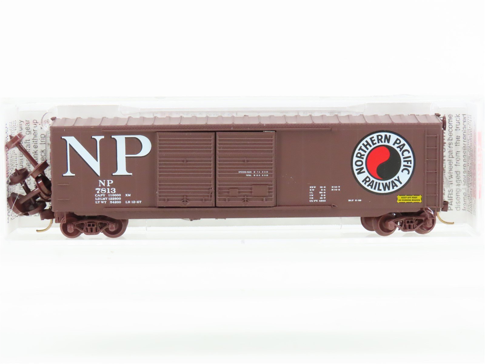 N Scale Micro-Trains MTL 37050 NP Northern Pacific 50' Standard Boxcar #7813